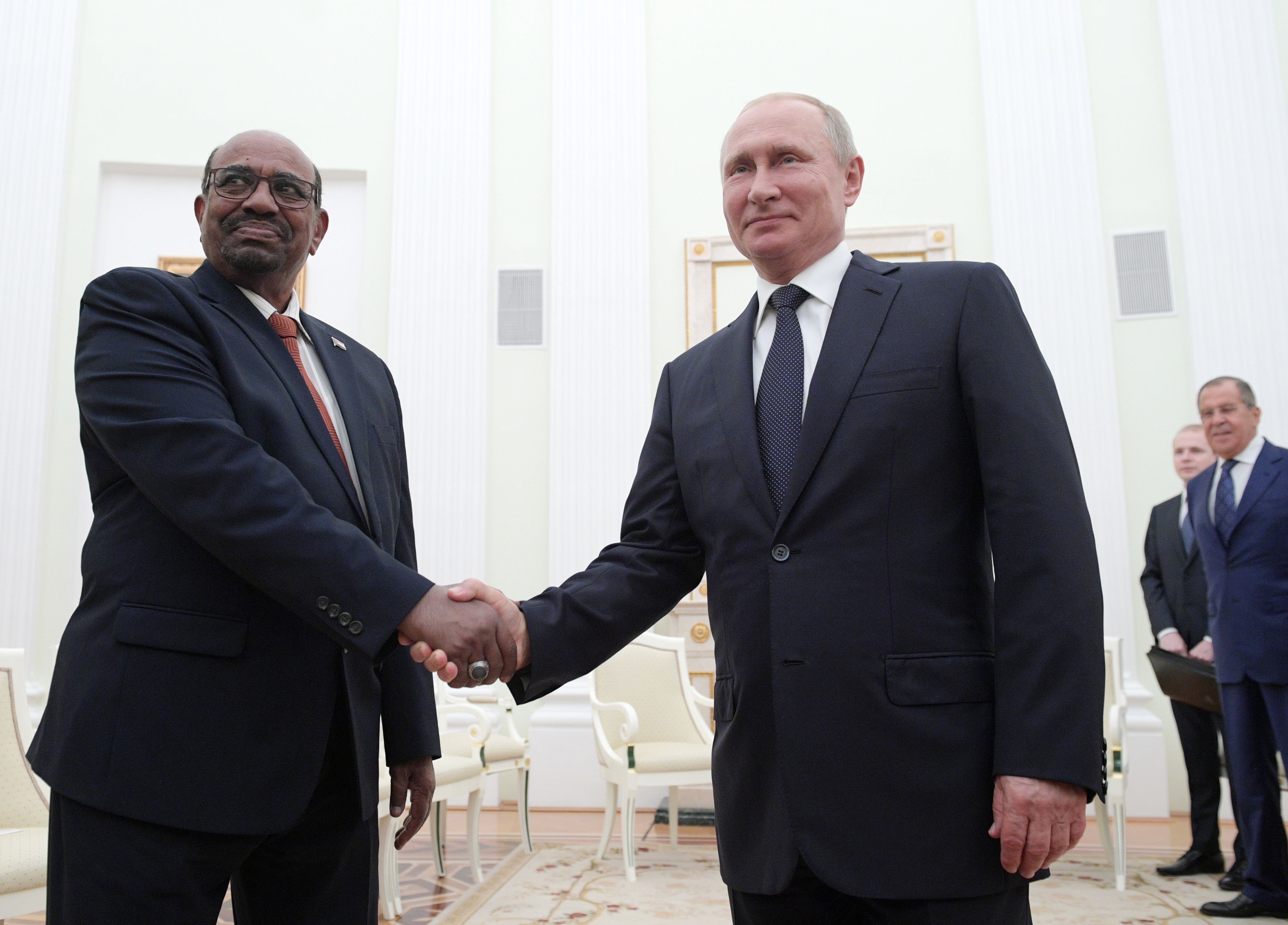 Putyin fogadta a nemzetközi körözés alatt álló szudáni elnököt