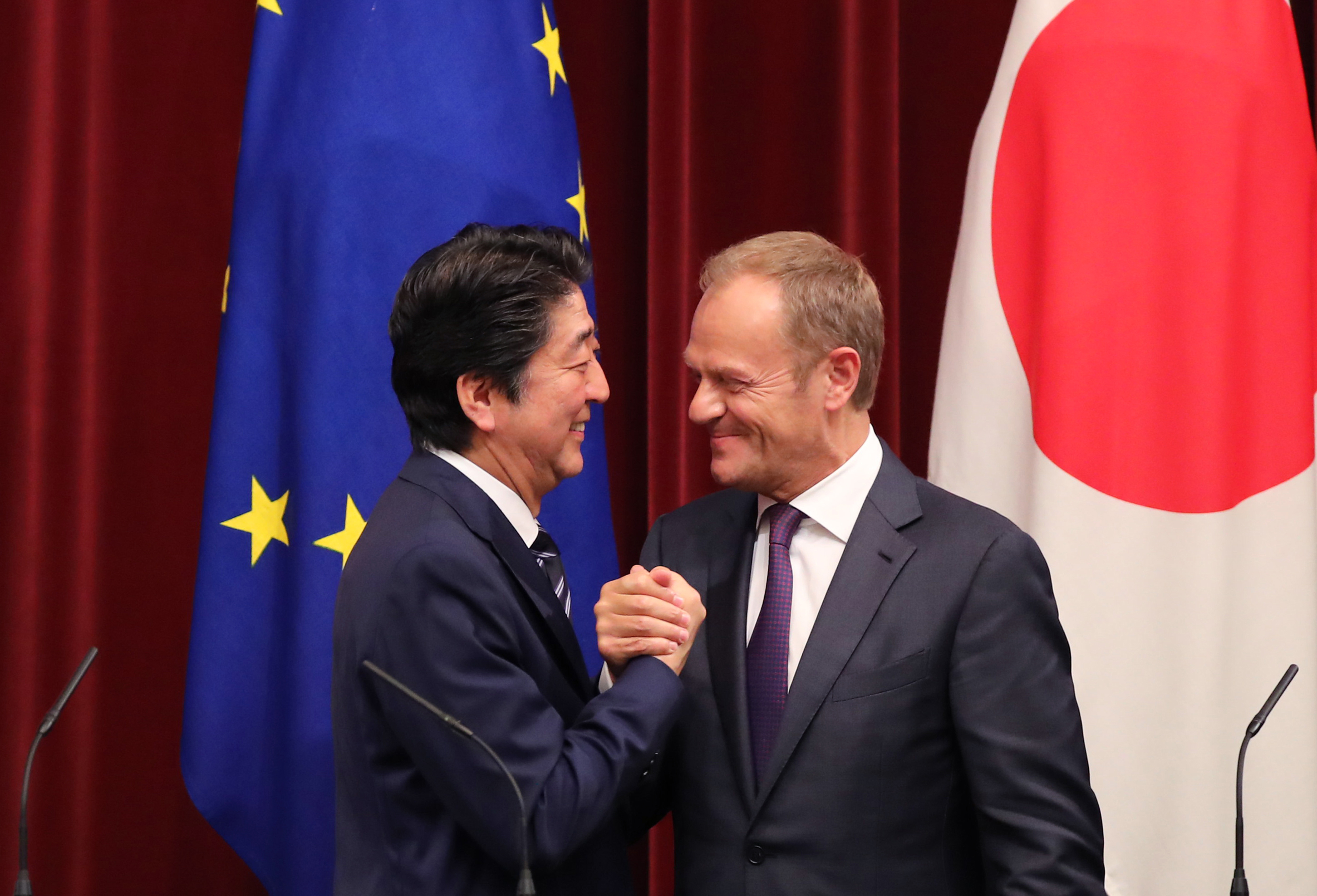 A világ egyik legnagyobb szabadkereskedelmi egyezményét írta alá az EU és Japán