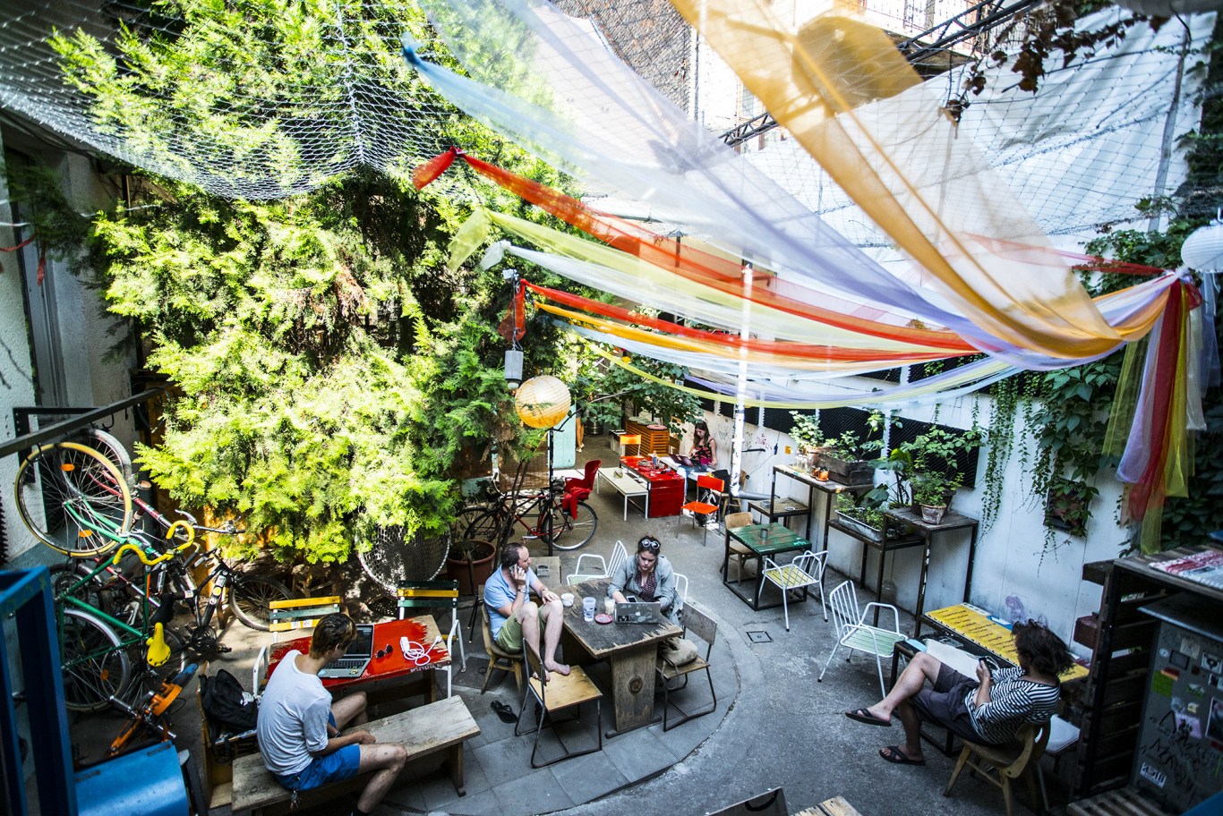 Felmondták a bérleti szerződését, bezár az Auróra