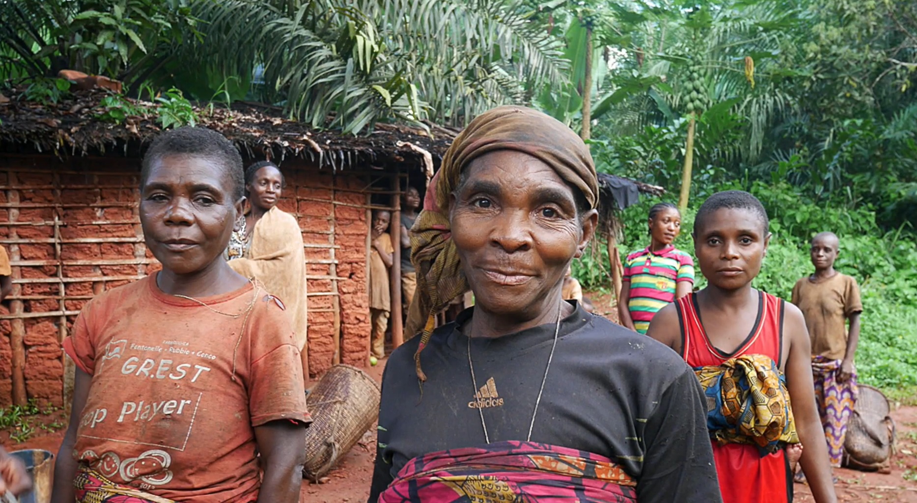 Mit üzennek a baka törzs asszonyai a későn szülő nyugati nőknek?
