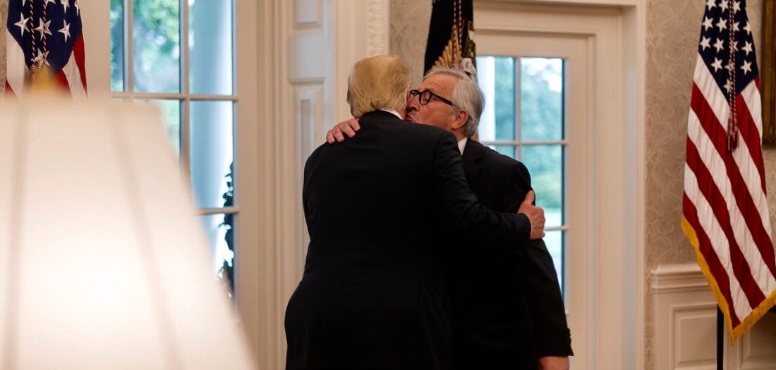 Trump és Juncker egymást csókolgatva állapodtak meg Európa és Amerika közös jövőjéről