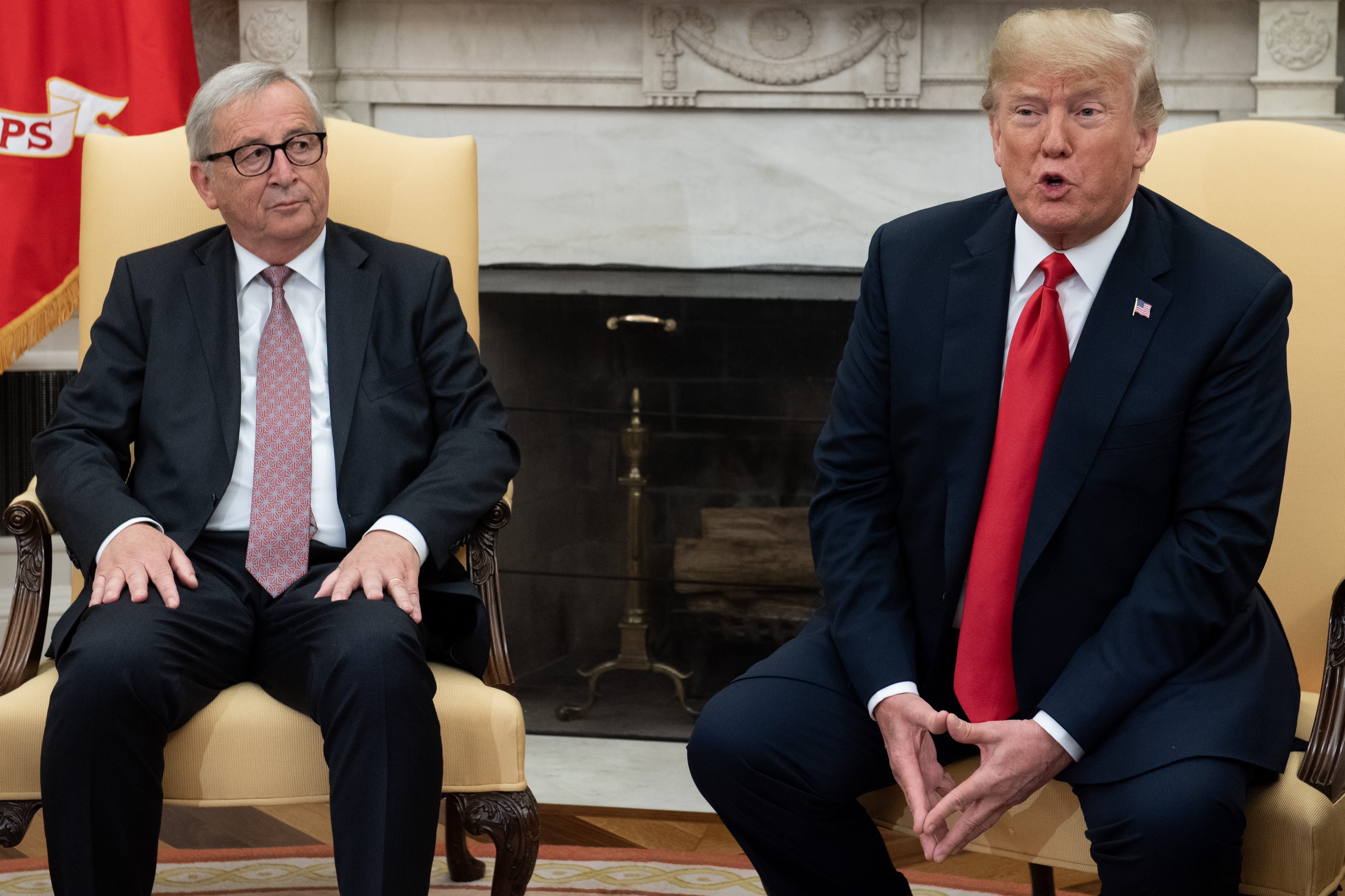 Juncker színes kis kártyákkal magyarázta el Trumpnak, hogyan is működik a világkereskedelem