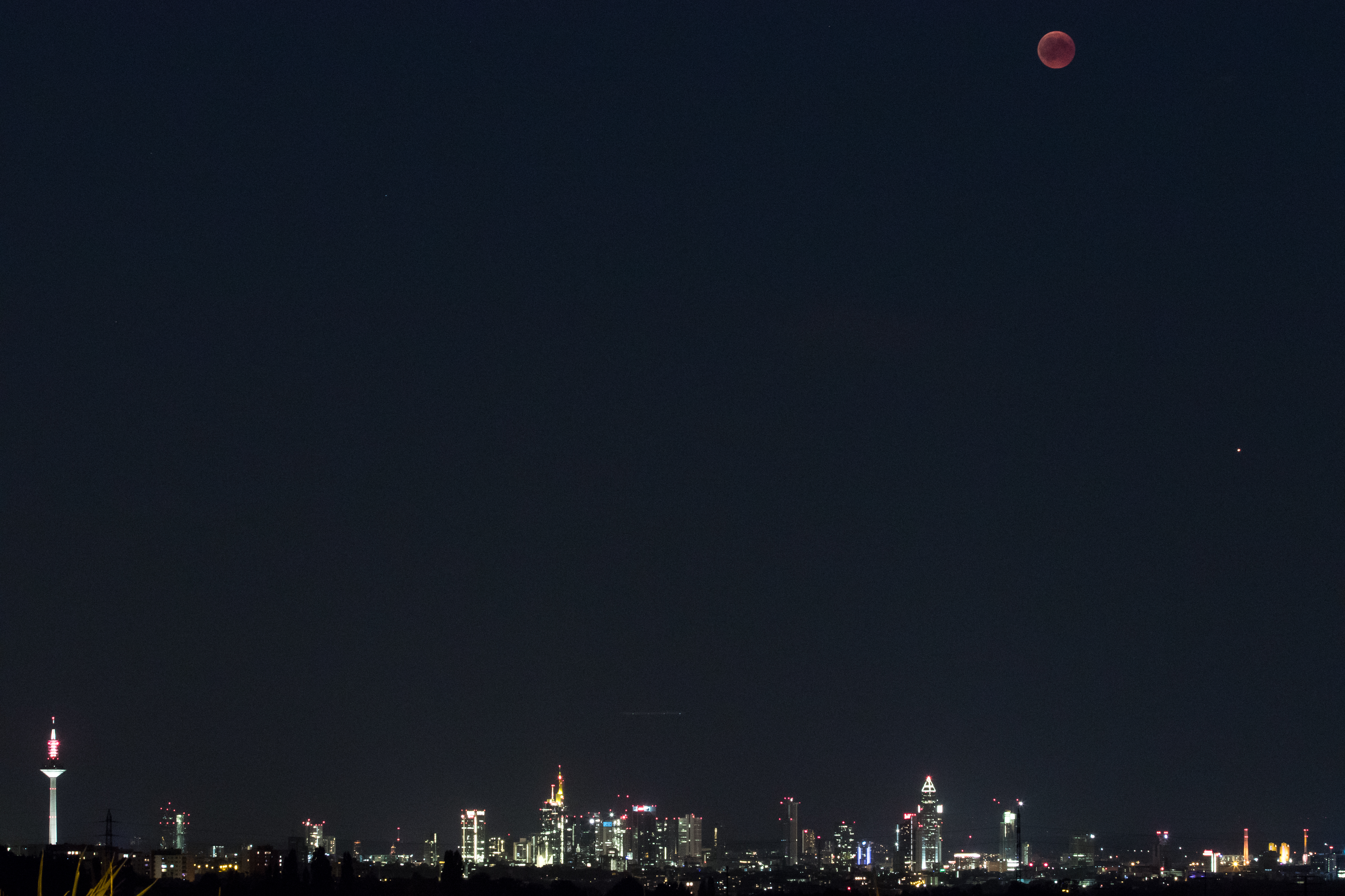 Holdfogyatkozás, skyline, Frankfurt