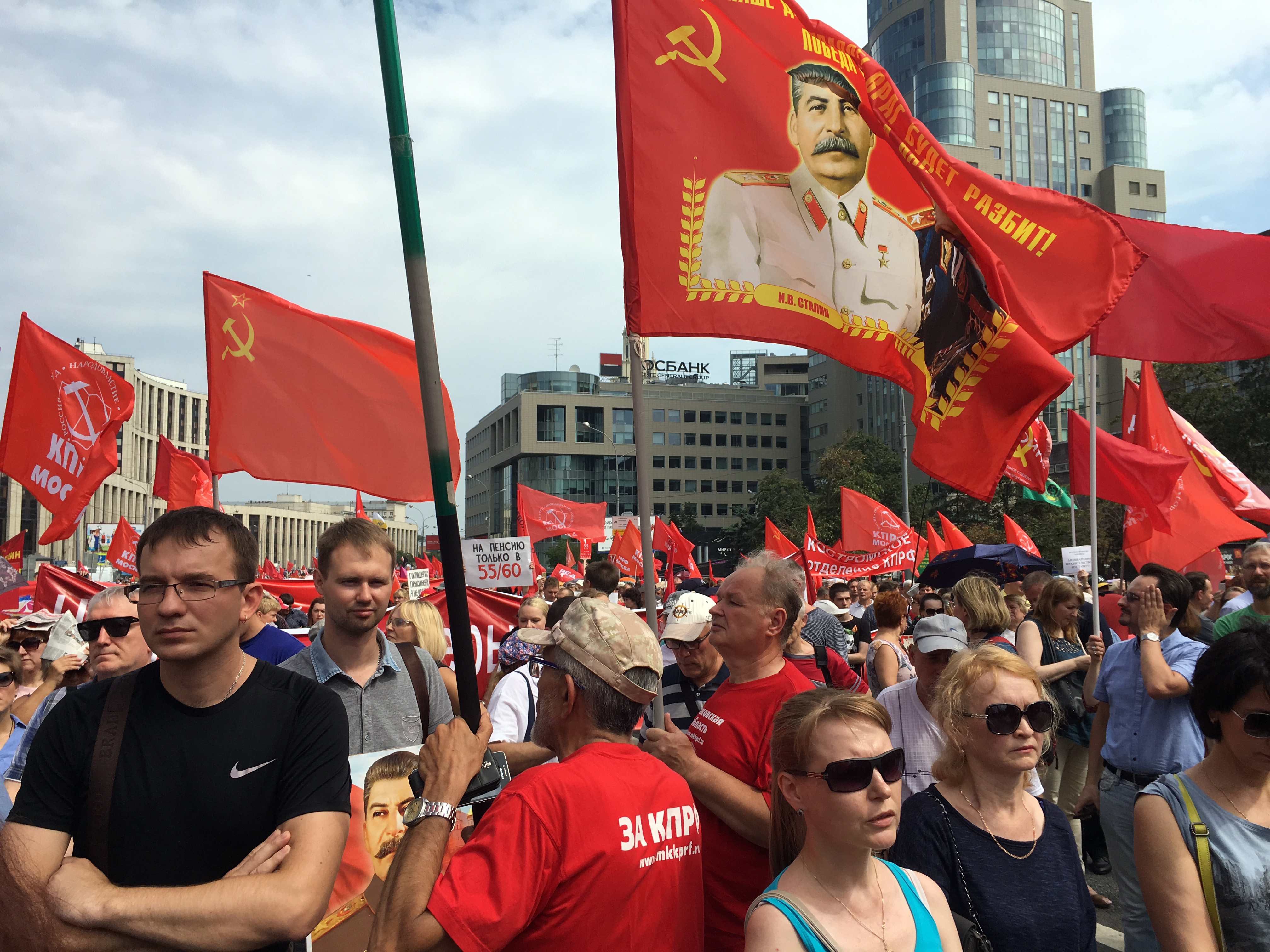 Ezrek tüntettek Oroszországban a nyugdíjkorhatár megemelése ellen
