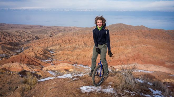 Három év alatt biciklizte körbe a Földet egykerekűvel egy brit fiatal