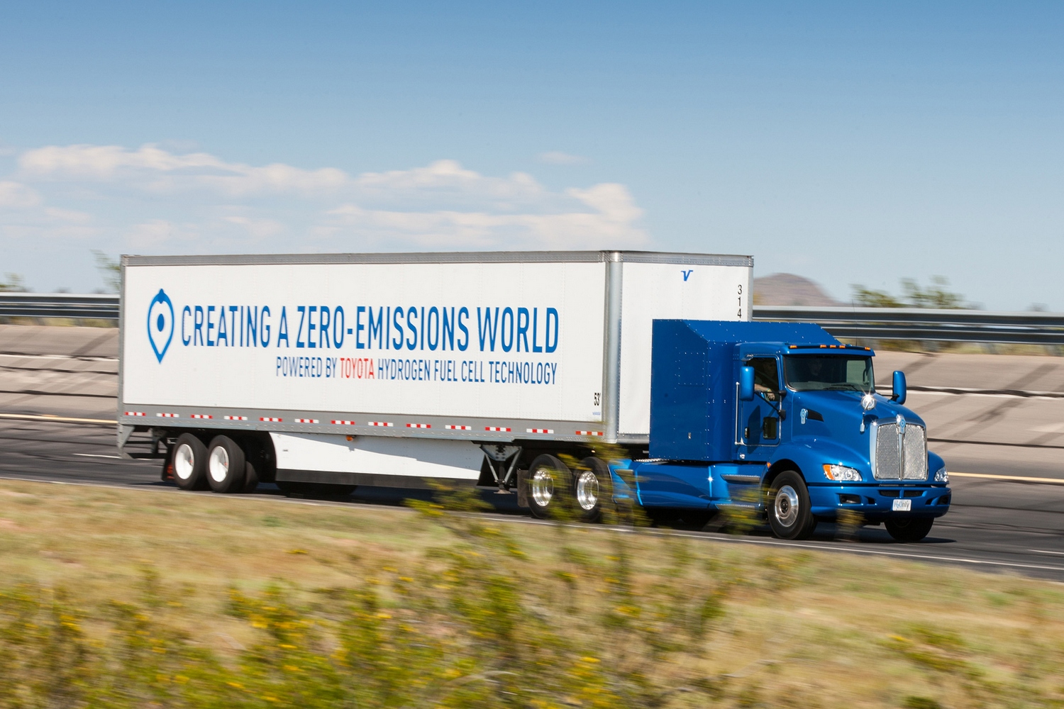 Ez már a Béta nevű hidrogénüzemű kamion-prototípus, az Alfát tavaly április óta több mint egy éven át sikerrel tesztelte a Toyota