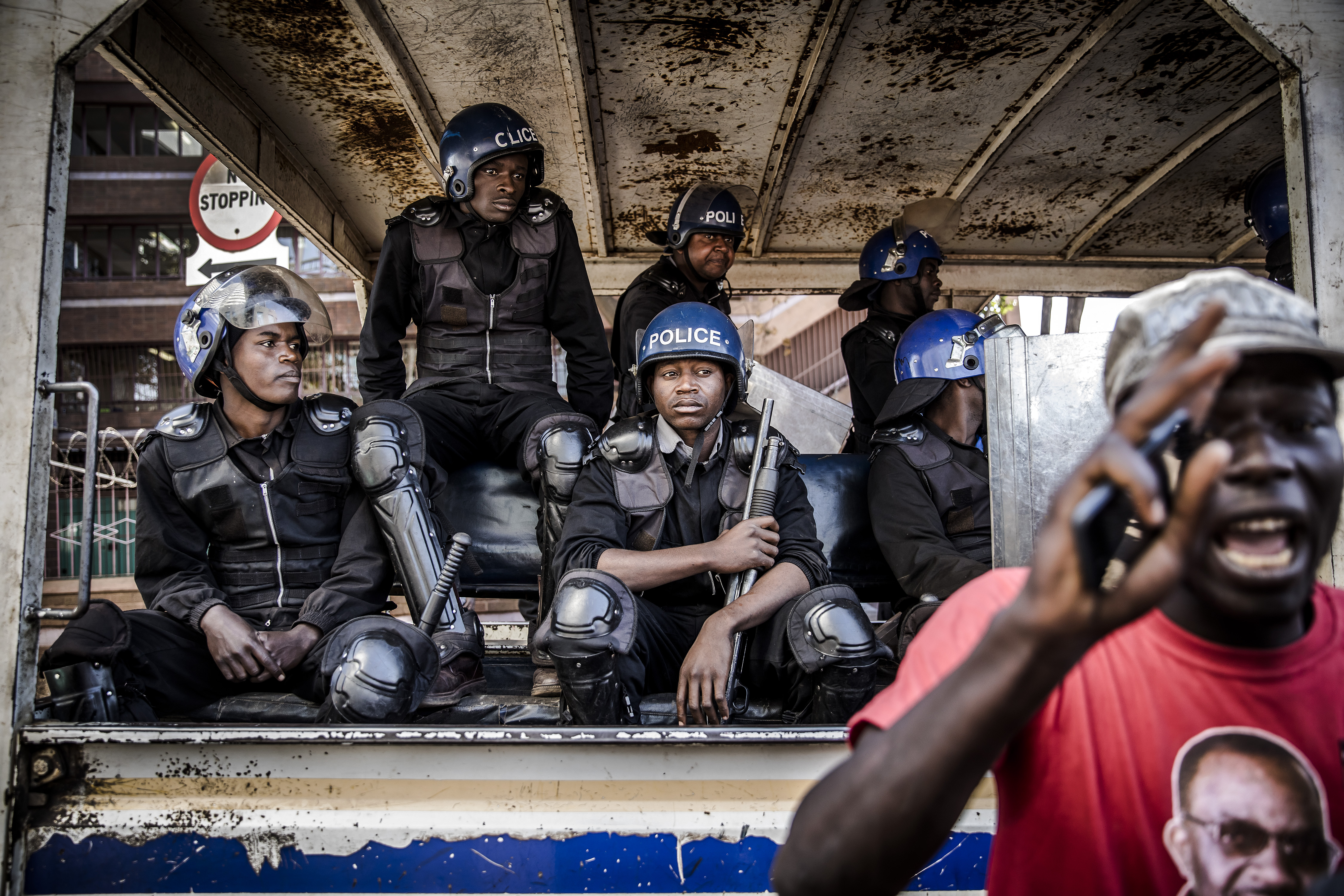 Az ENSZ-főtitkár maximális önmérsékletet kér a zimbabwei biztonsági erőktől