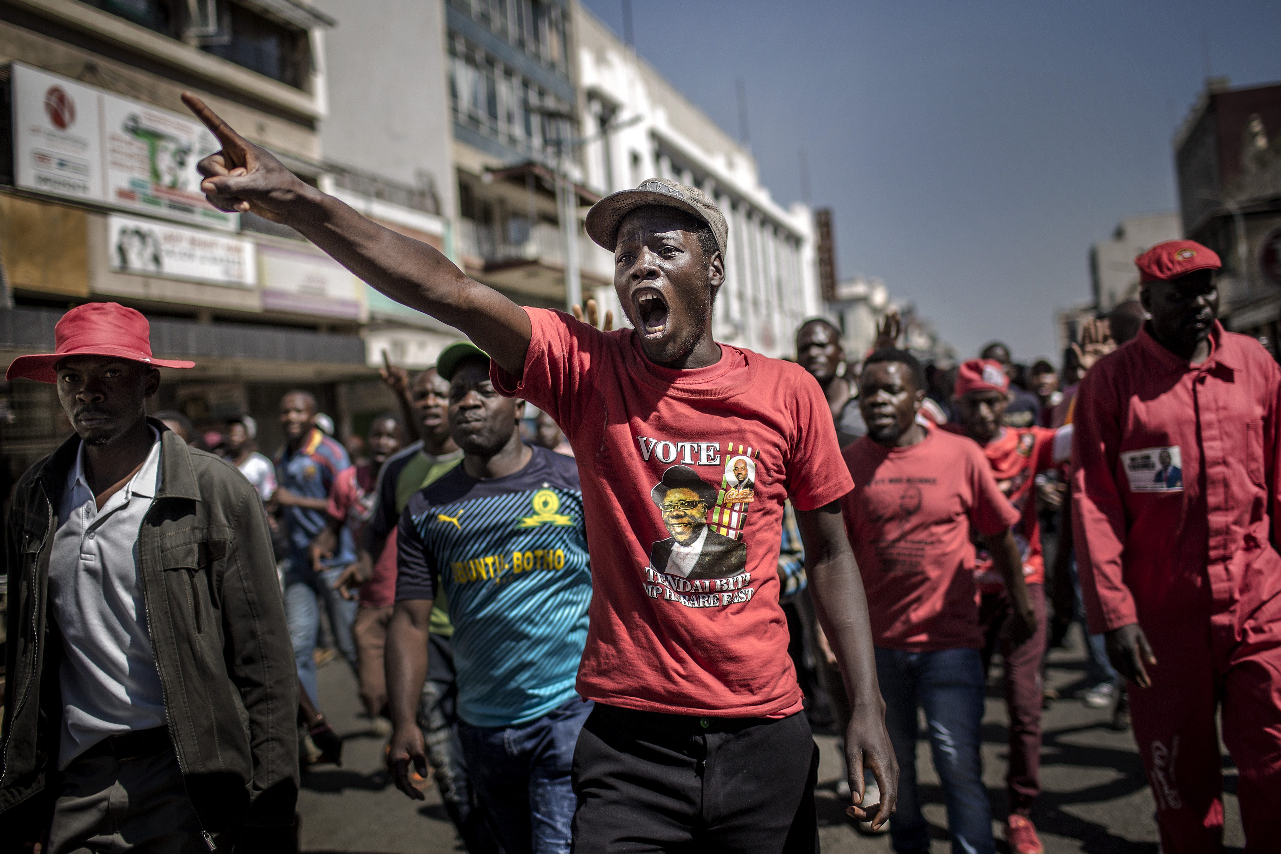 Brutálisan verték le a választási csalás ellen tiltakozókat Zimbabwében