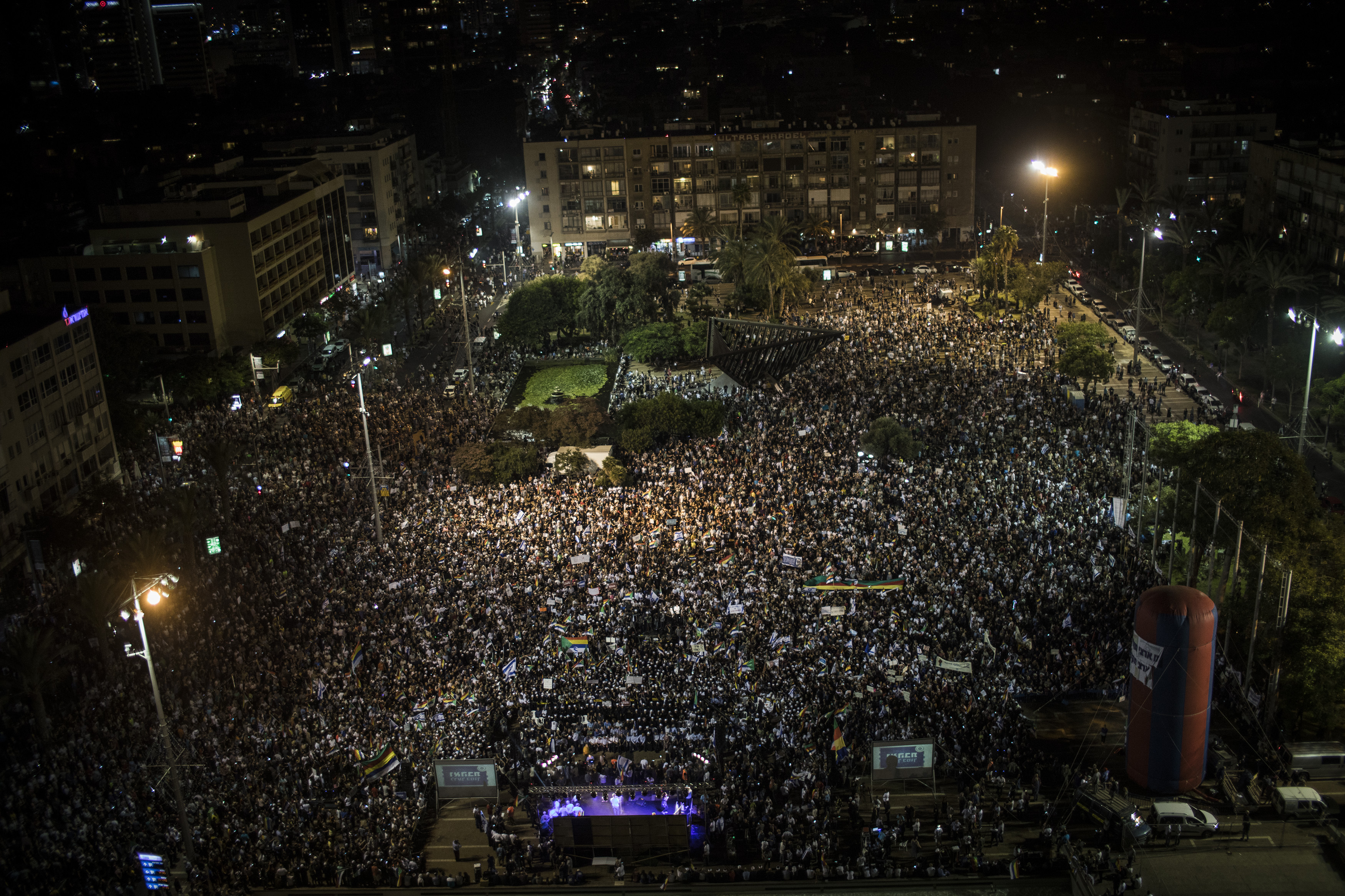 Több tízezren tüntettek Izraelben a nemzetállamot kimondó törvény ellen