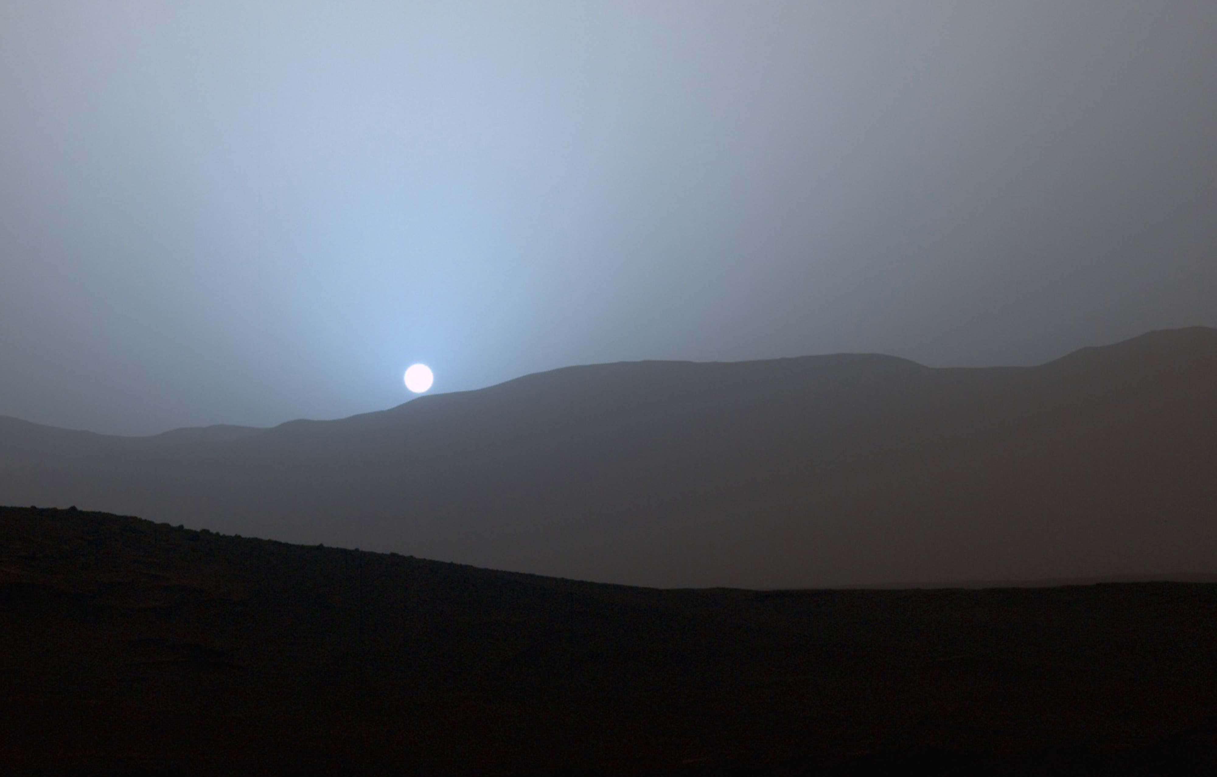 A Gale-kráterből látható naplemente (2015. április 15.)
