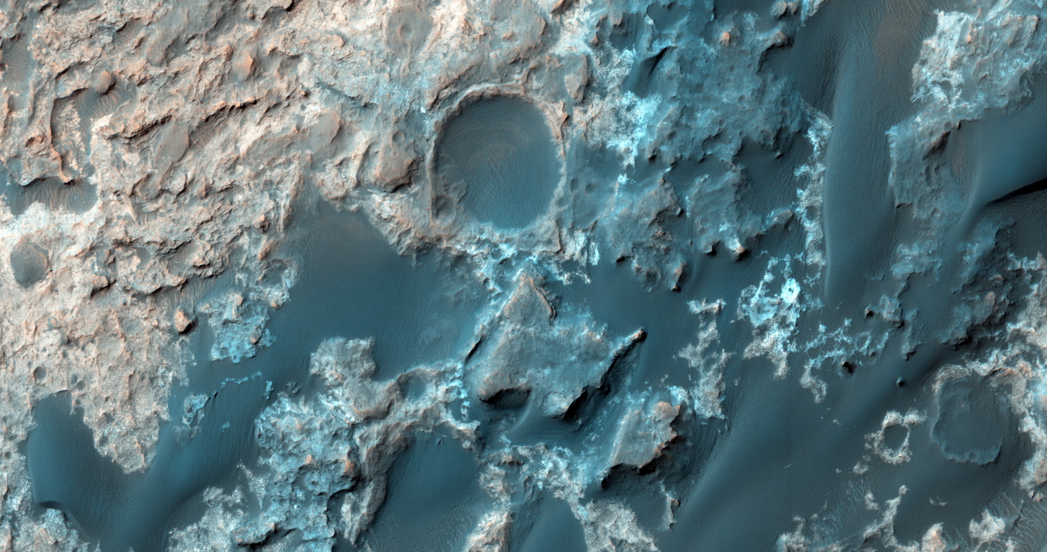 A Mars Reconnaissance Orbiter nevű űrszonda képe a Curiosity 2015. szeptemeri útjáról, amely során két különböző sziklacsoport (a világosabb Murray és a sötétebb Stimson egységek) közötti határt vizsgálta