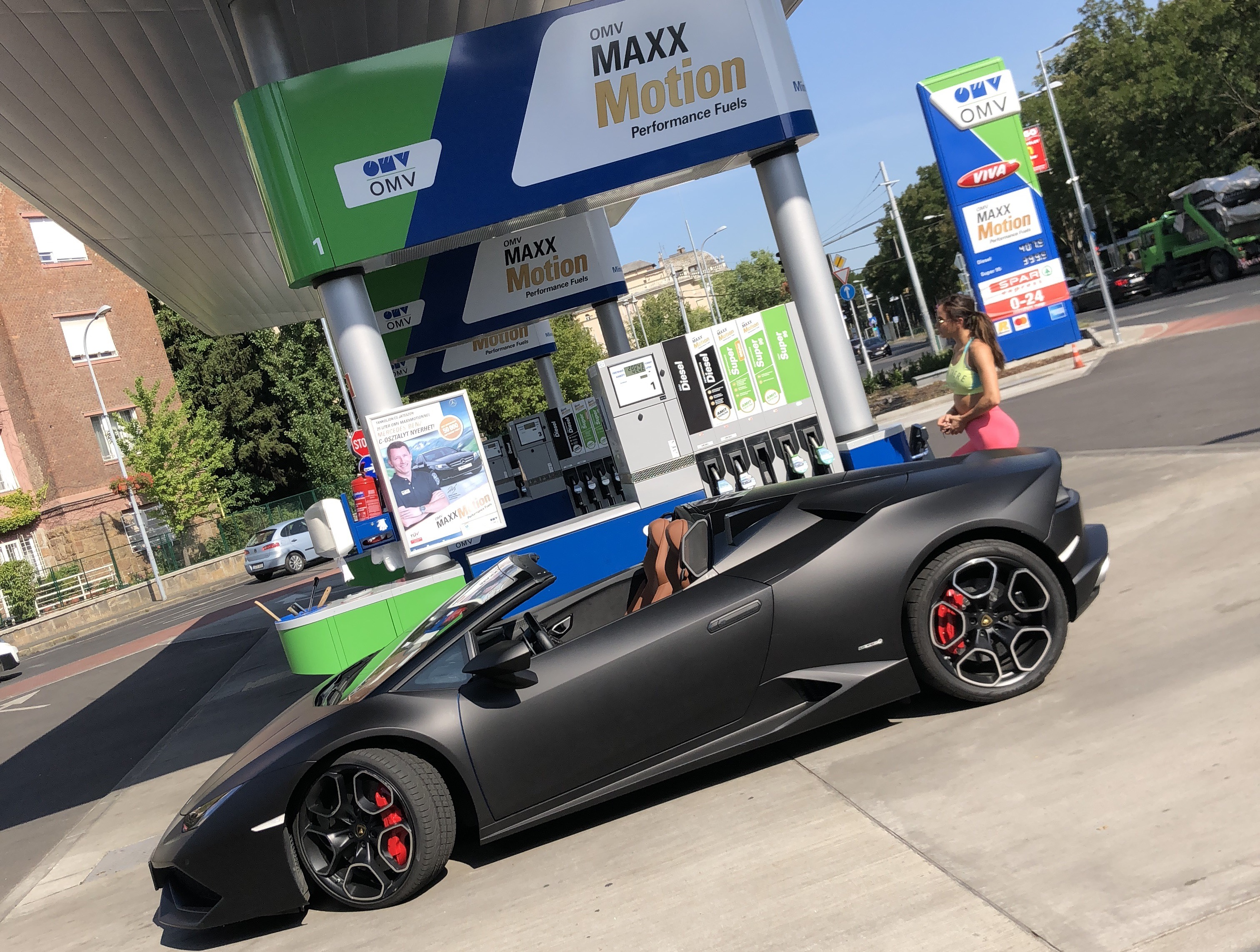 Vajna Tímea a Lamborghinijét árulja az Instagramon