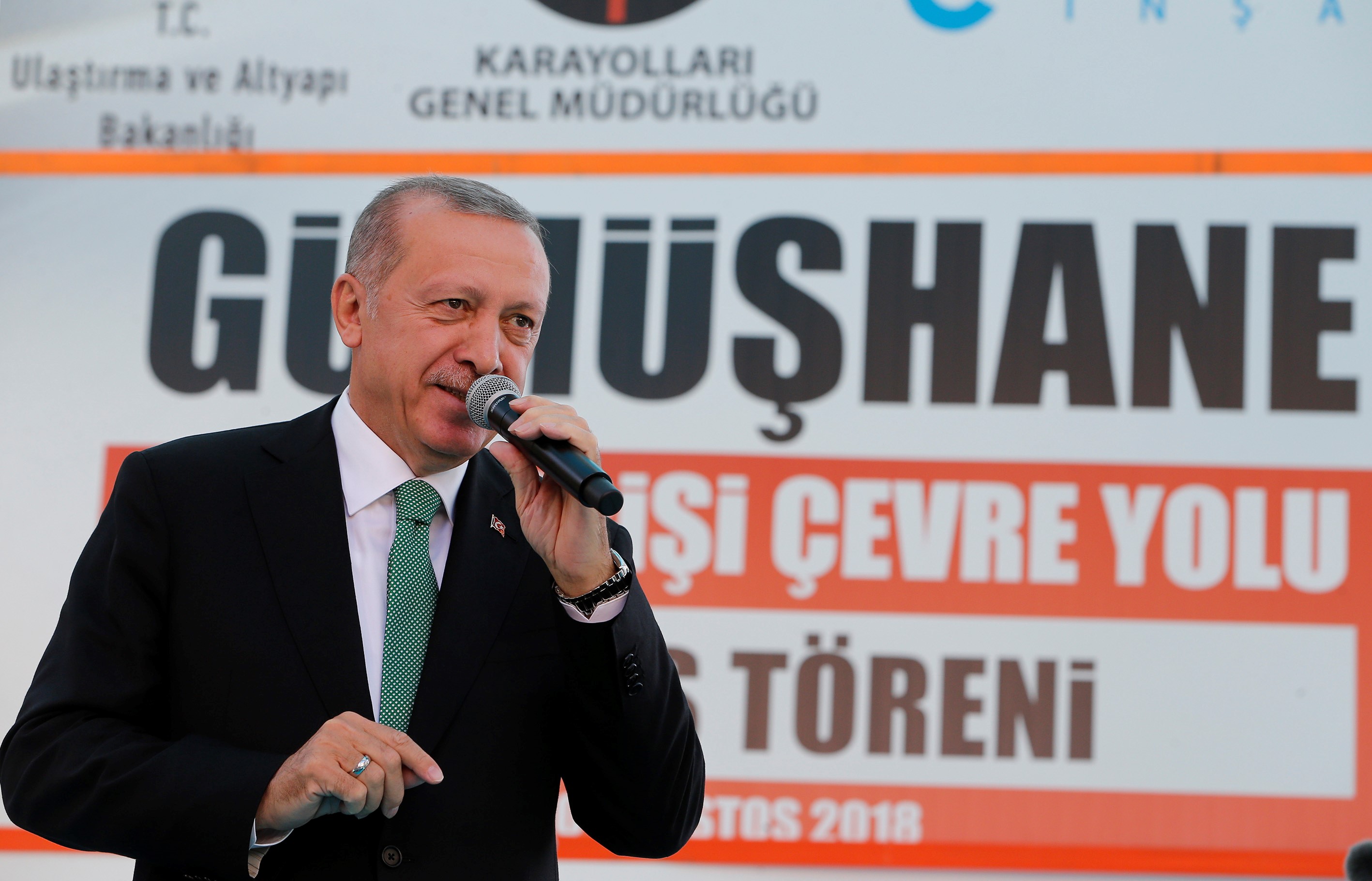 Erdogan arra kéri a törököket, hogy vegyenek lírát, mert nagy a baj