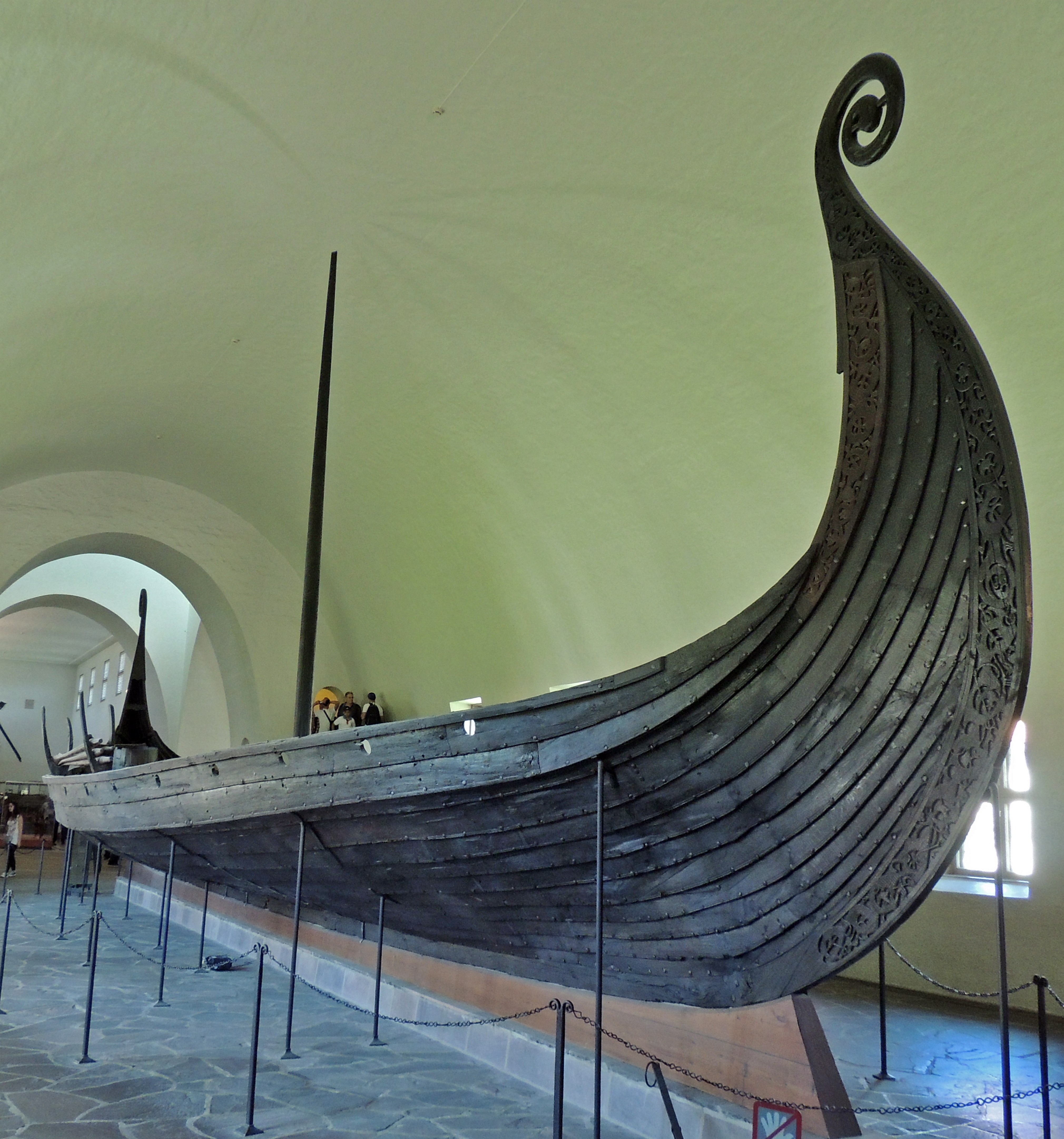 Viking gálya, az úgynevezett osebergi hajó kb. i.sz. 800-ból. Egy norvég tanyán ásták ki a földből a 20. század elején.