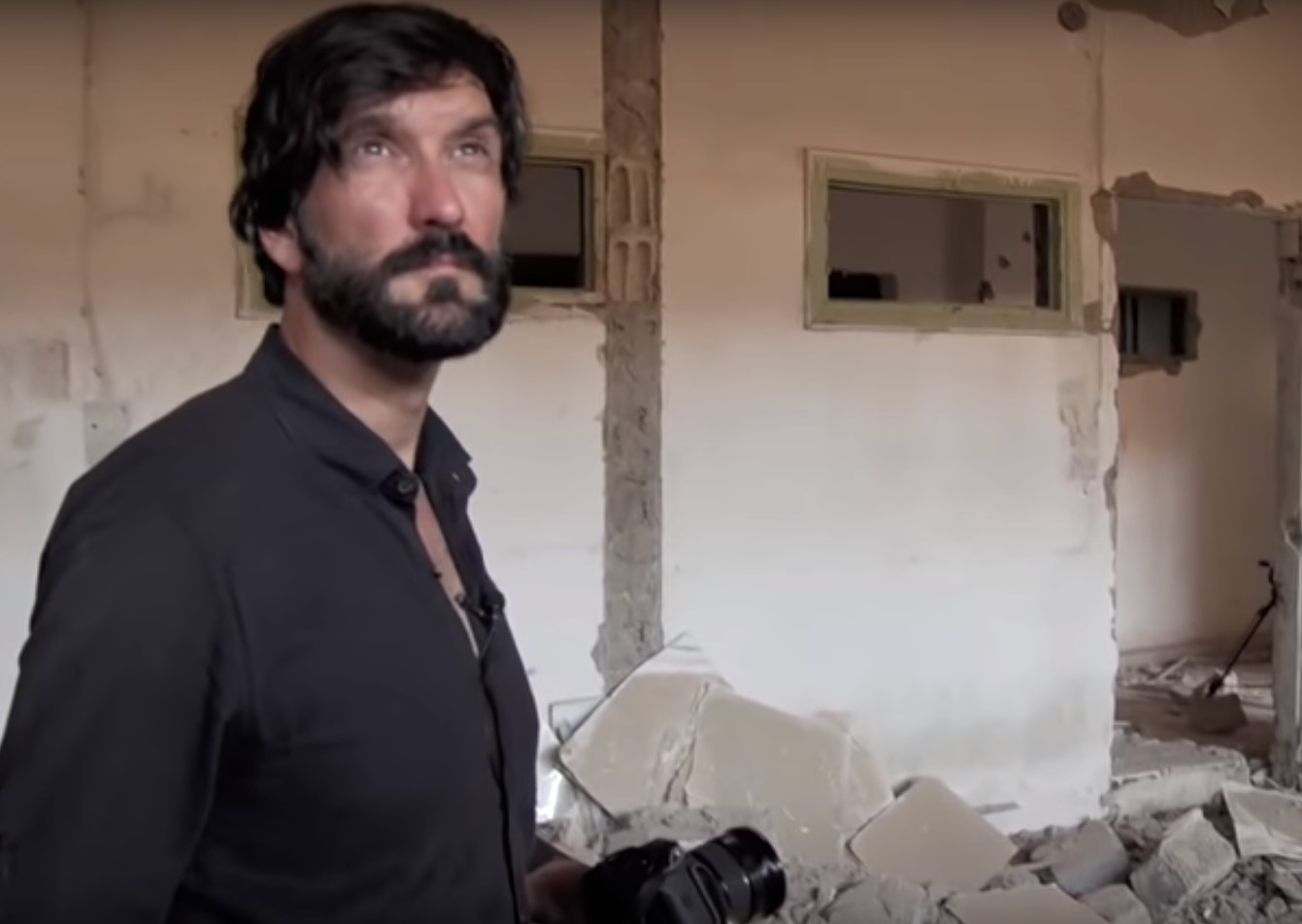 Visszatért, hogy belenézzen ISIS-es kínzói szemébe, és megkérdezze, miért voltak gyávák