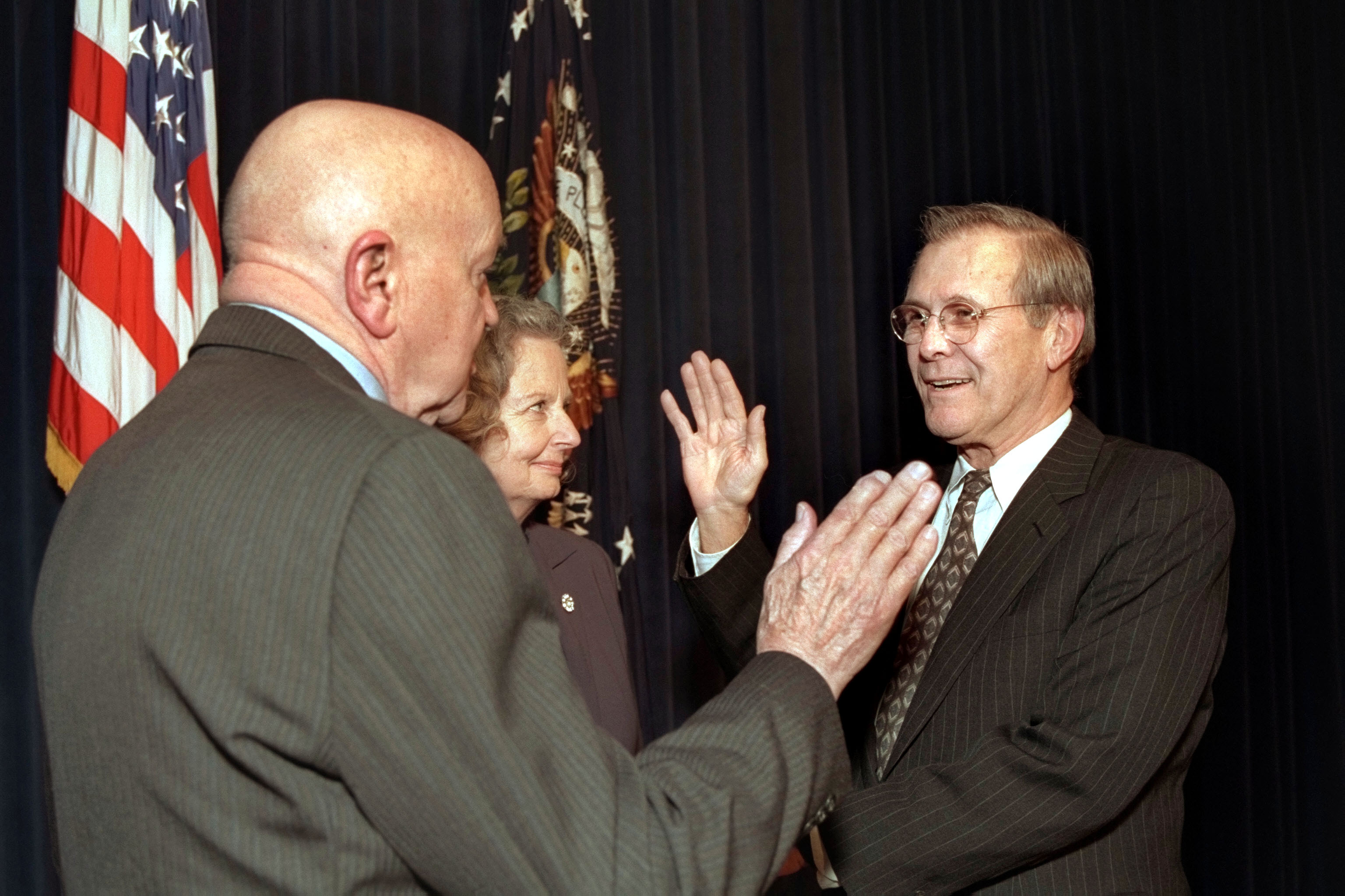 Donald Rumsfeld eskütétele 2001-ben, védelmi miniszterként való beiktatásán