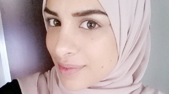 Svédországban kártérítést kaphat egy muszlim nő, aki azért nem kapott munkát, mert nem akart kezet fogni az állásinterjún