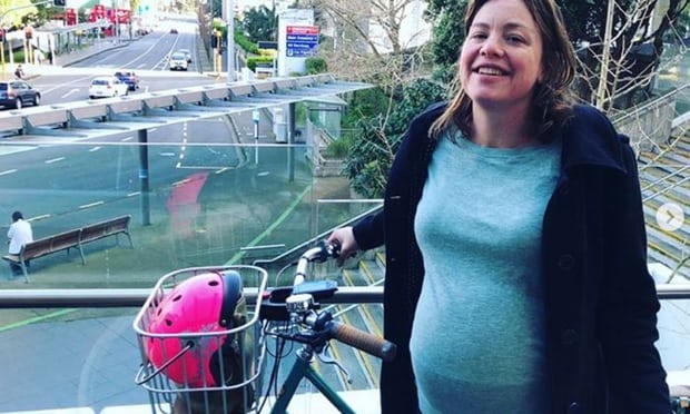 42 hetes terhesen biciklizett be szülni a kórházba az új-zélandi  nőügyi miniszter