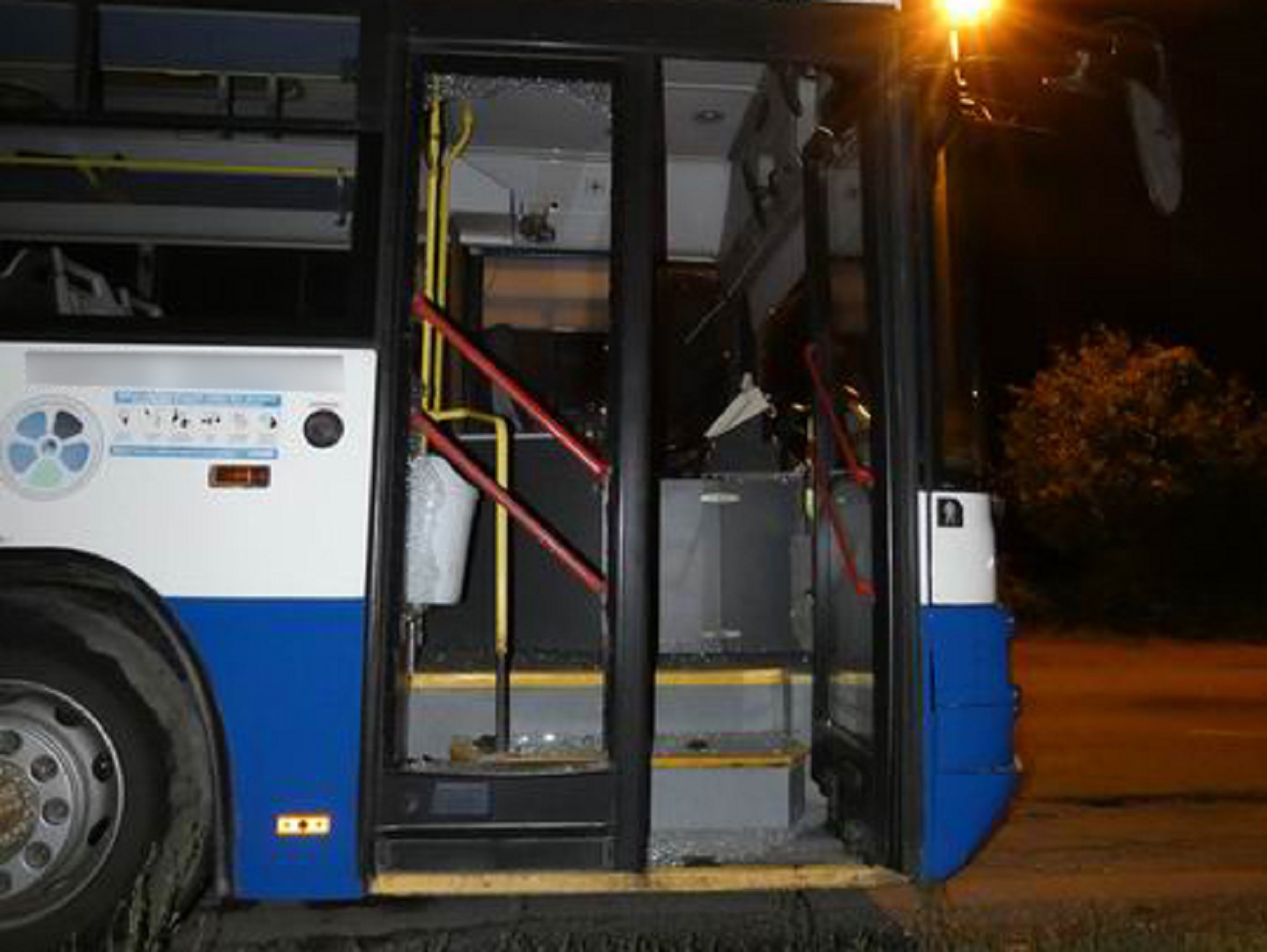 Egy kazári férfi akart egy kis aprót, ezért feltört egy volánbuszt, de ha már ott volt, el is vitte a buszt egy körre