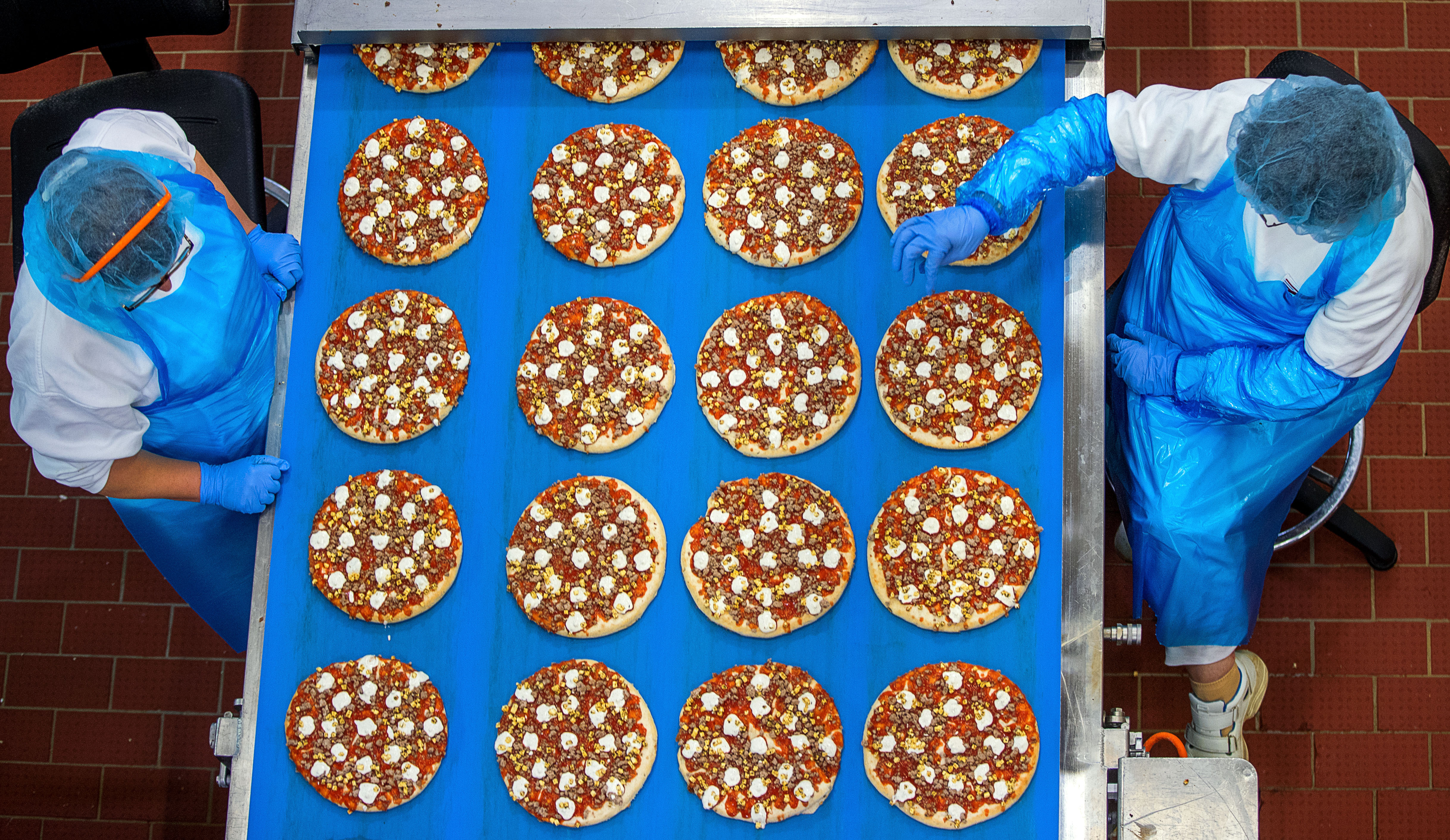 Szégyen és gyalázat: 18 millió darab, 6 ezer tonnányi fagyasztott pizzát evett meg a magyarság egyetlen év leforgása alatt