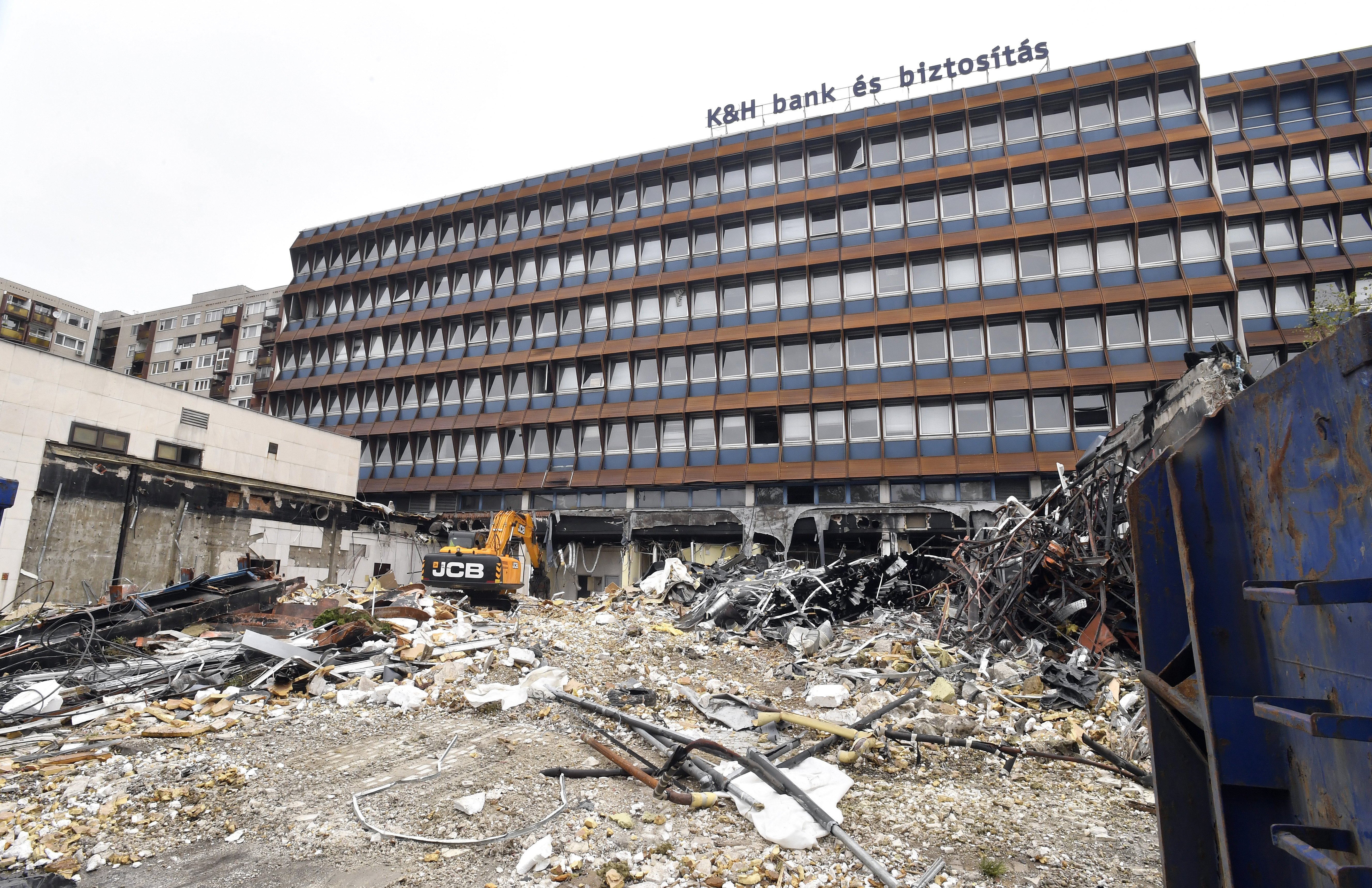 RTL: A K&H Bank és a lízingcégek jó része is áthárítja az ügyfelekre a különadót