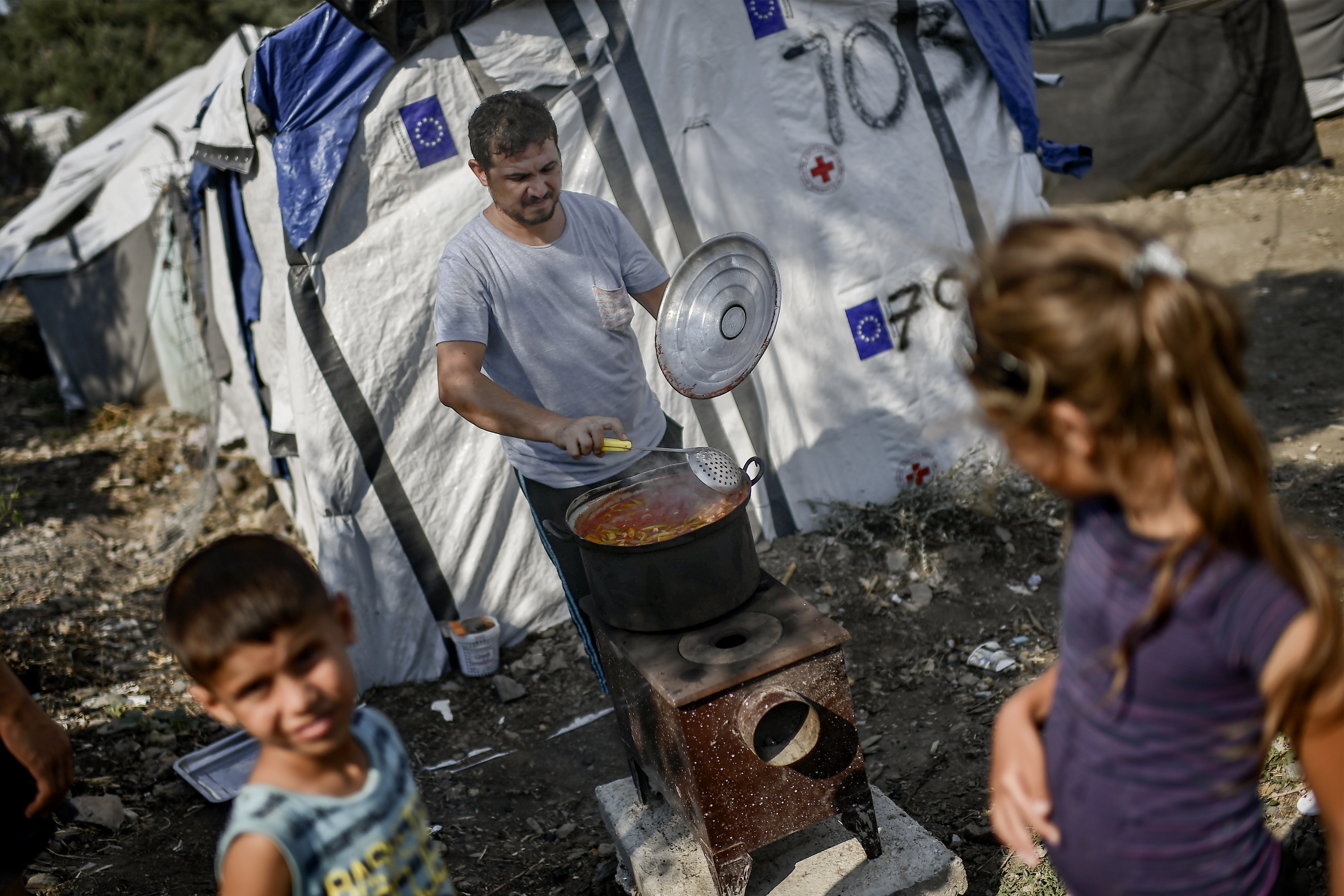 Már több mint hétezren vannak a kétezer fős leszboszi befogadótáborban