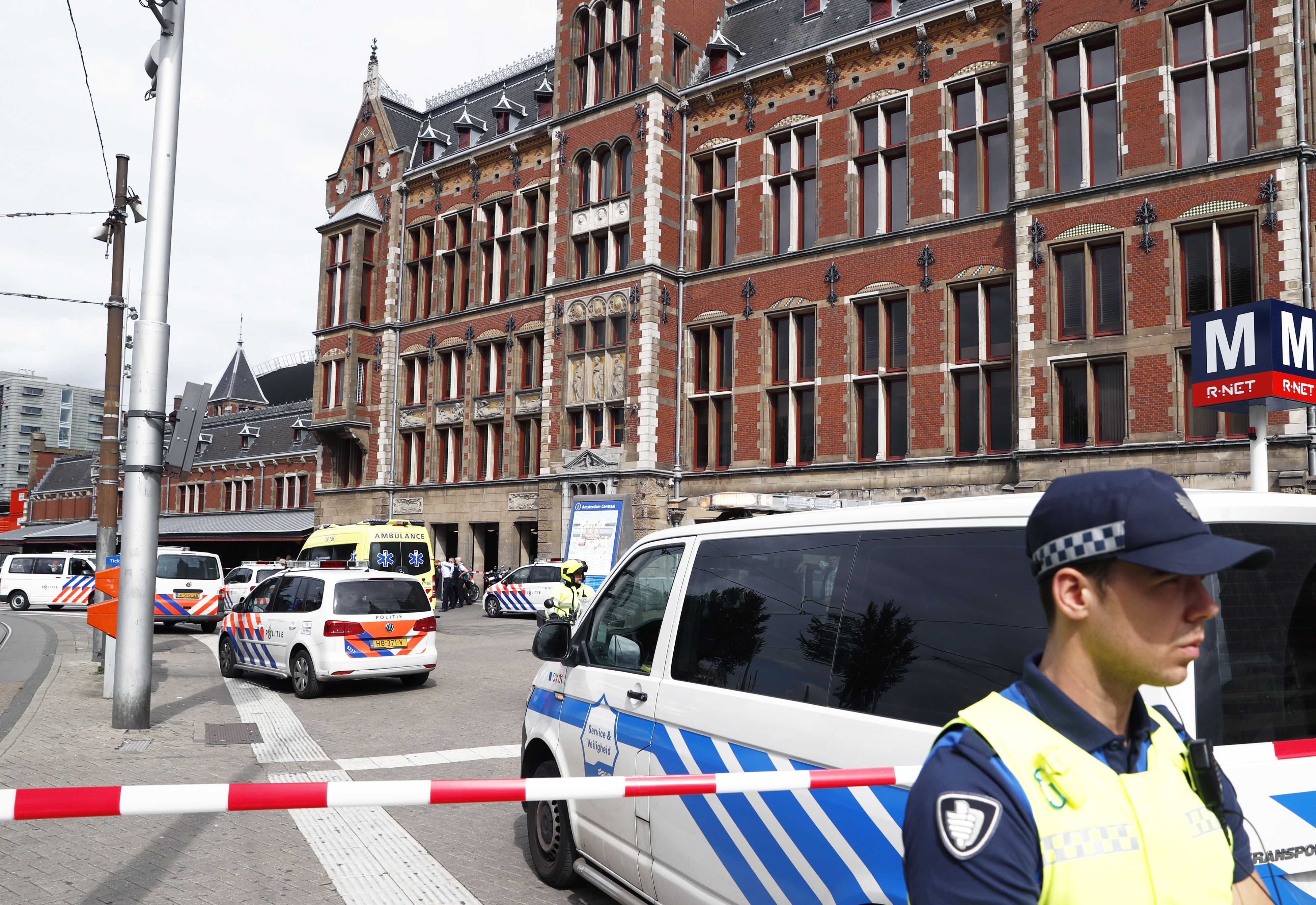 Terrorcselekményként kezeli a rendőrség a pénteki amszterdami késelést