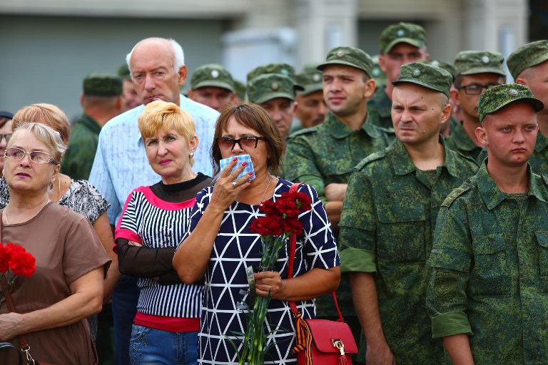 Harmincezren búcsúztatták a donyecki felkelés felrobbantott vezetőjét a helyi operaházban