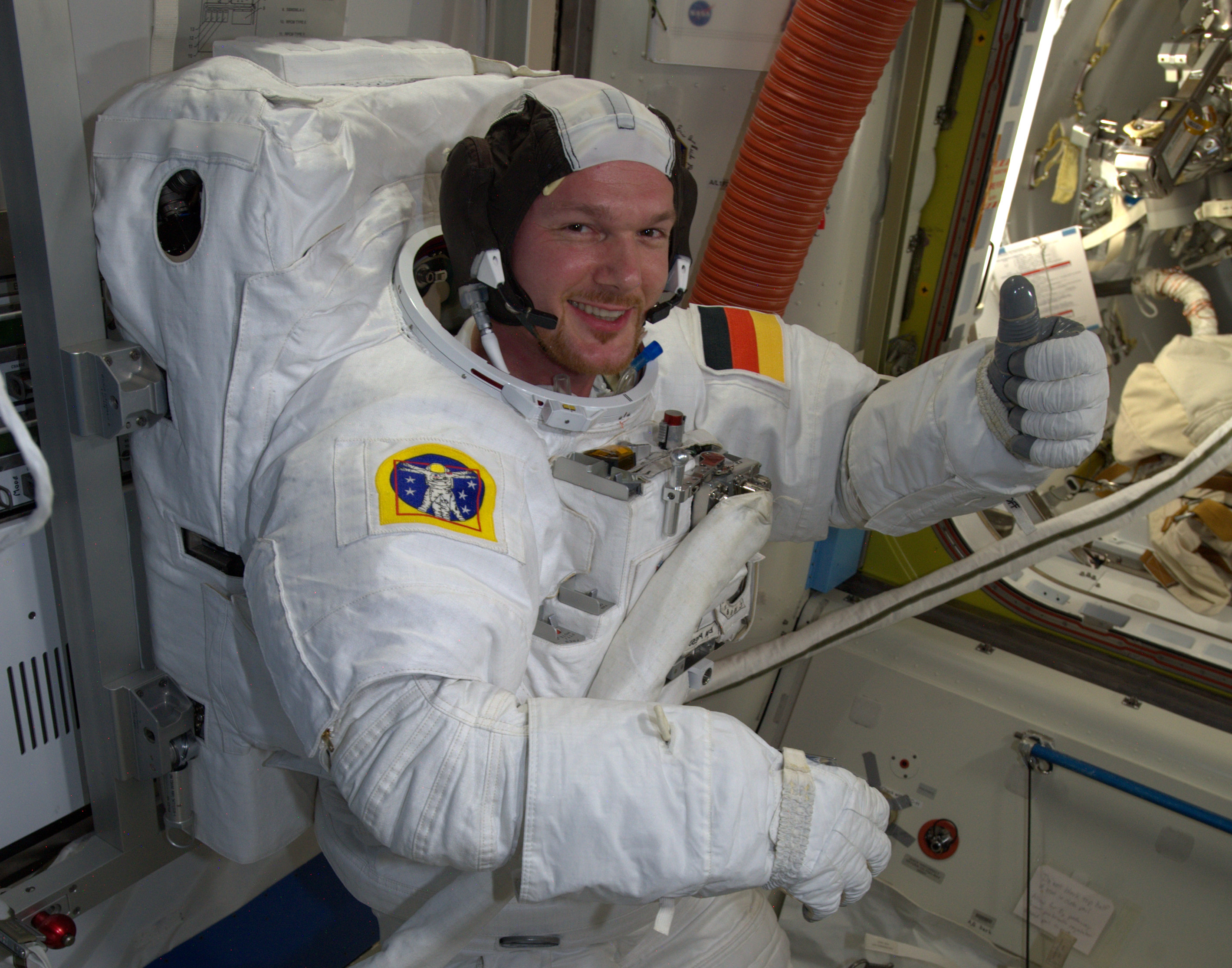 Hüvelykujjával tapasztotta be a léket az asztronauta a Nemzetközi Űrállomáson
