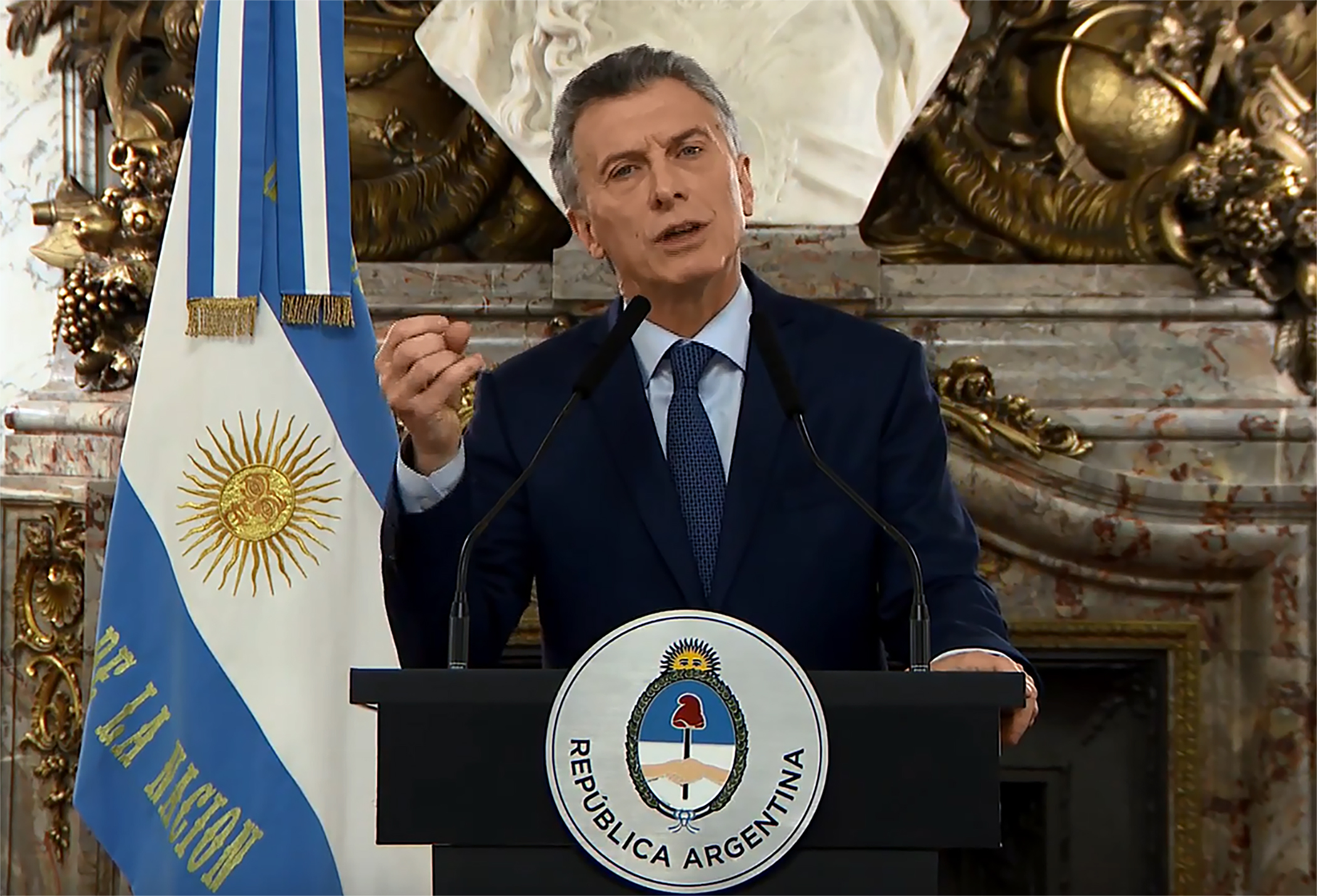 Indulnak az argentin megszorítások, rögtön megszüntetik a minisztériumok felét
