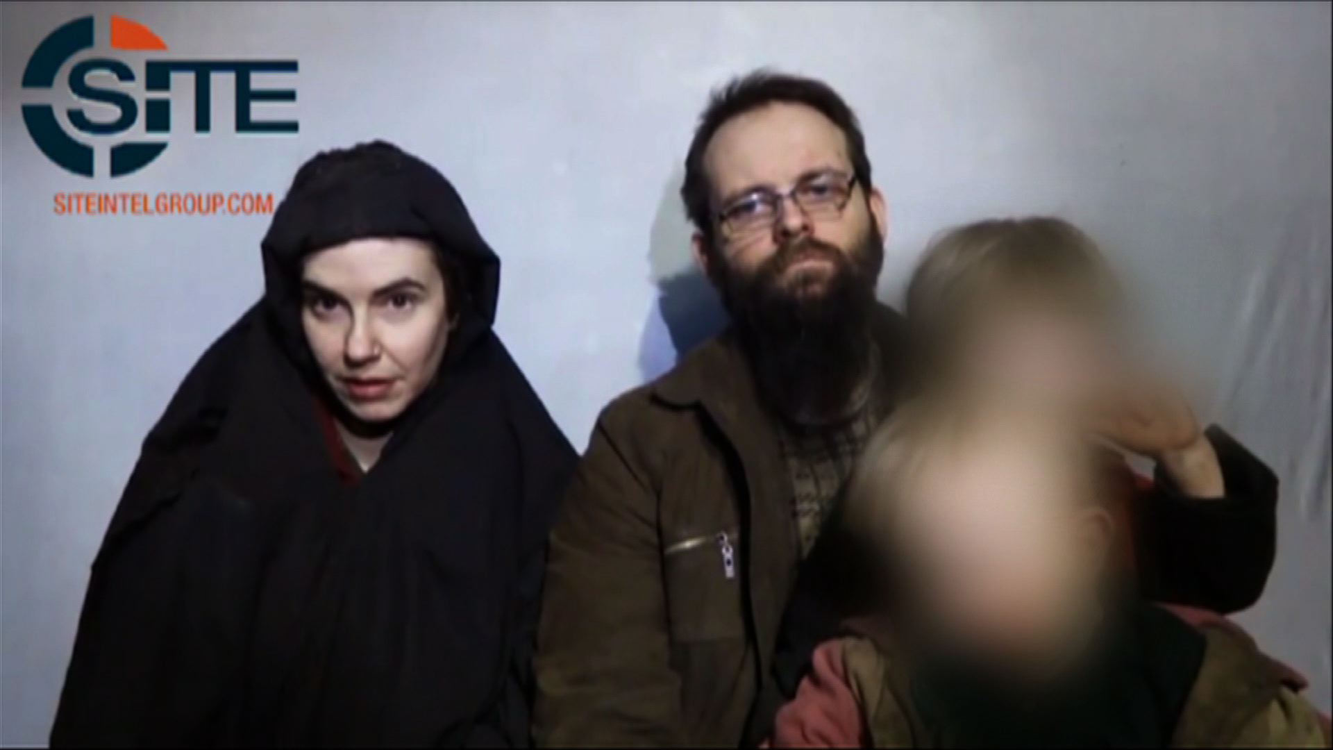 A táliboktól kiszabadított nő szerint a férje zaklatta a fogság alatt