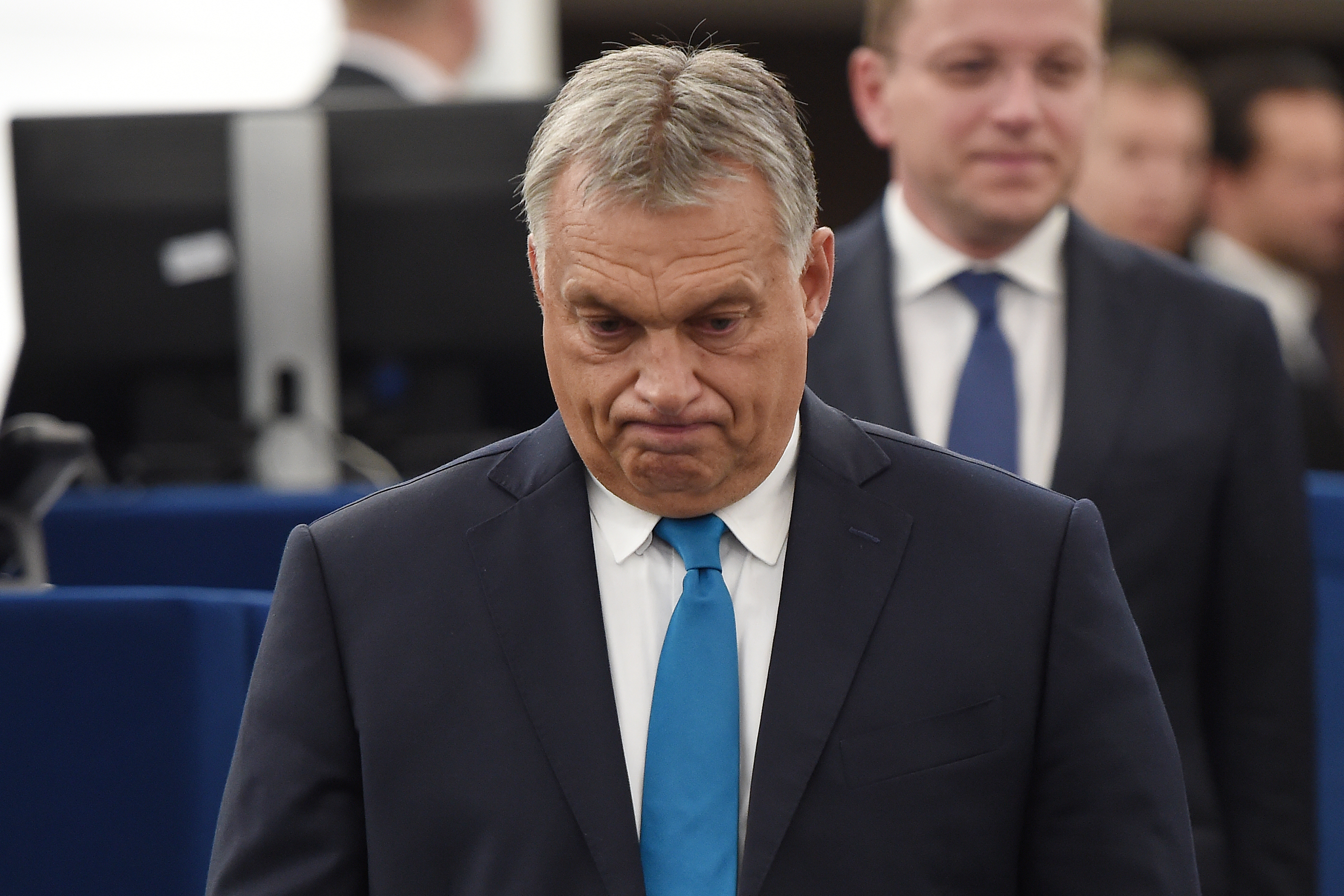 A Néppárt egyik elnökjelöltje szerint ahogy Oroszország kívülről, úgy Orbán belülről támadja a közös európai értékeket