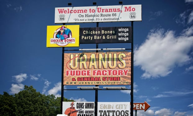 Uranus Vizsgáló néven indítanak helyi lapot Uranus városában, a polgármester nincs elragadtatva az ötlettől