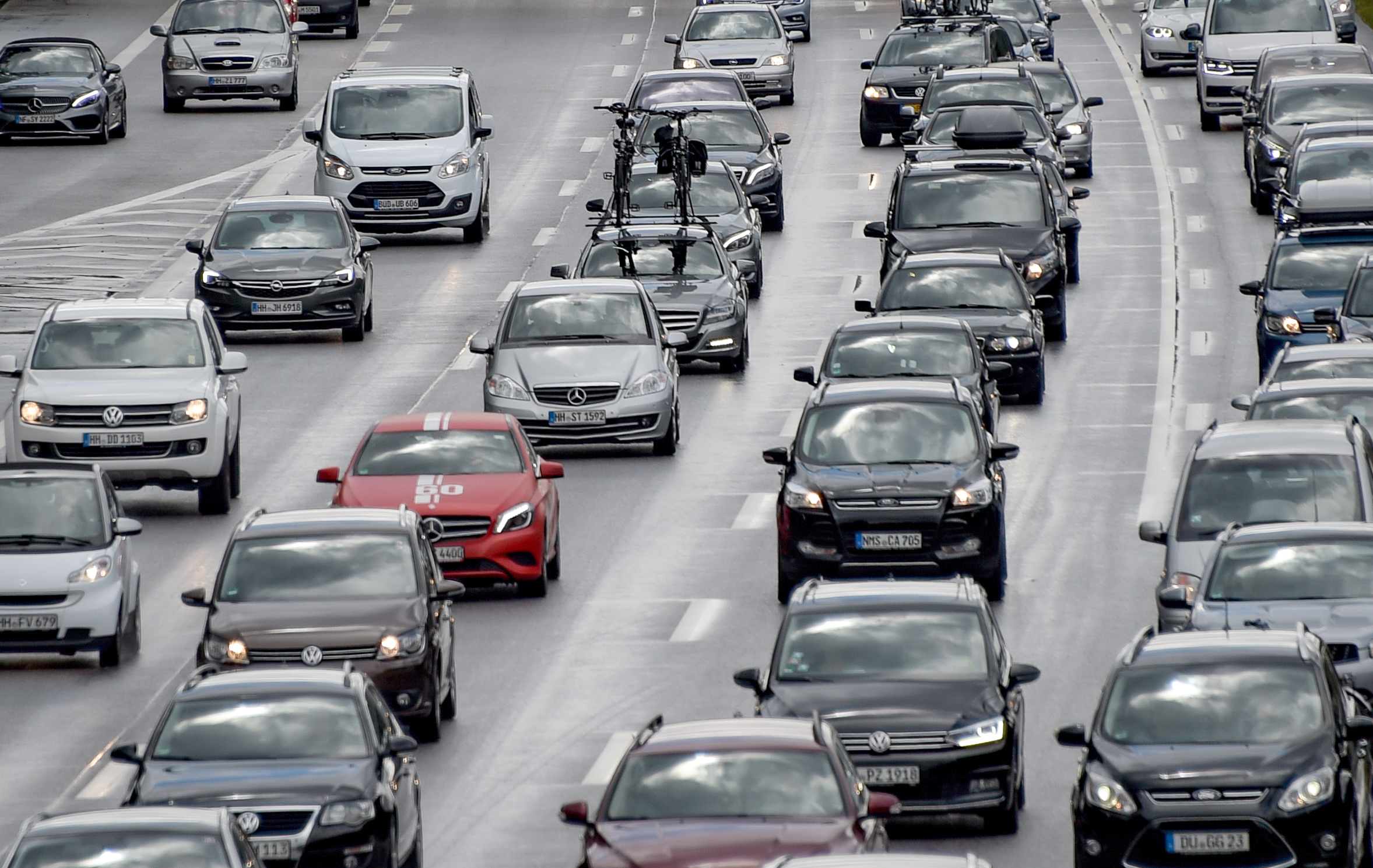 Pillanatokon belül átformálja az európai autóipart, ha komolyan veszik a párizsi klímaegyezményt