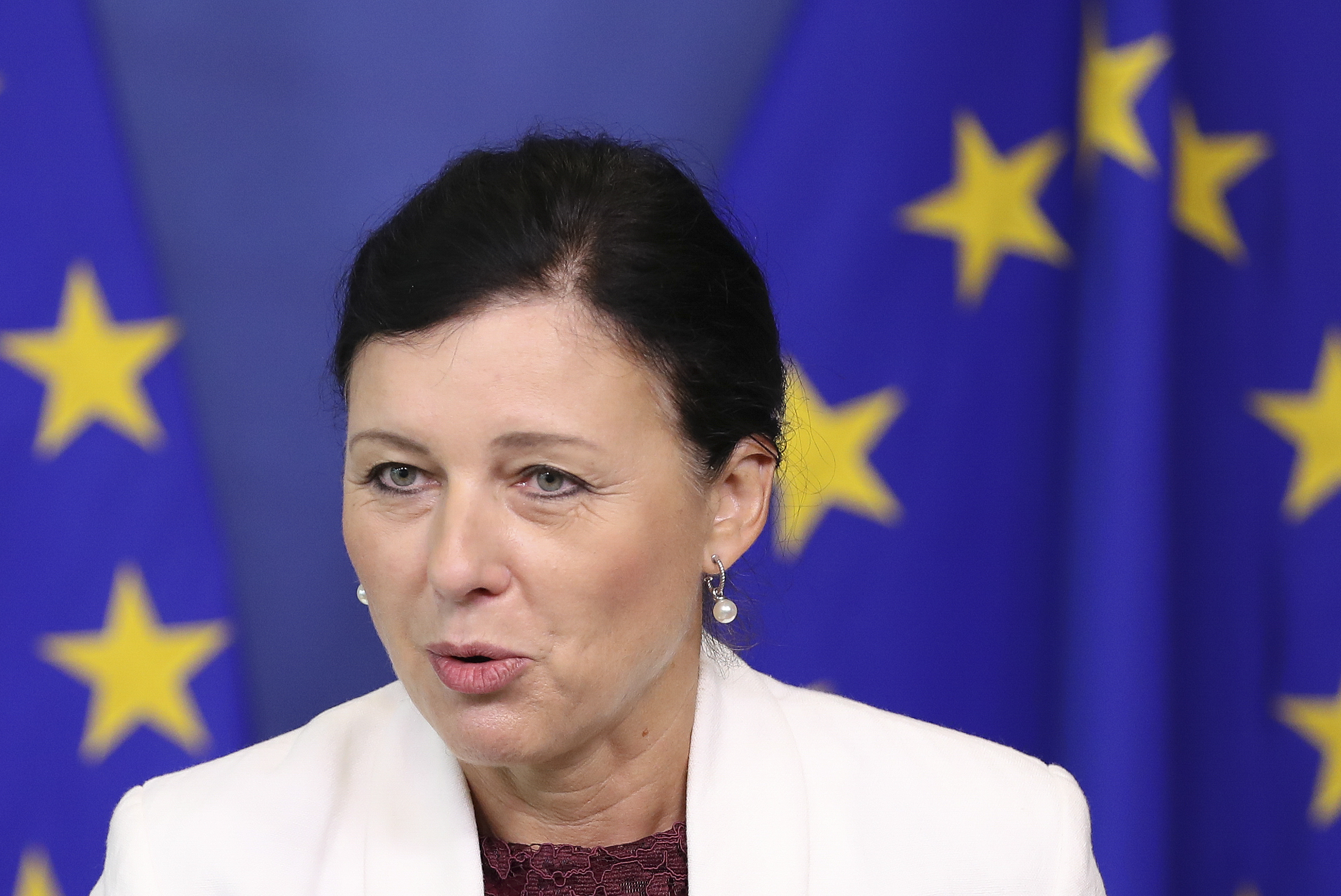Jourová: Kikényszerítjük a jogállamisági feltételeket, Magyarország és Lengyelország milliárdokat veszíthet