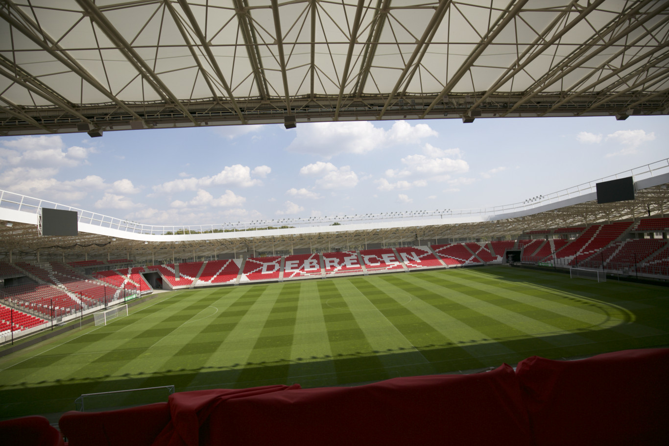 Hivatalosan is az angol befektetőé lett a DVSC