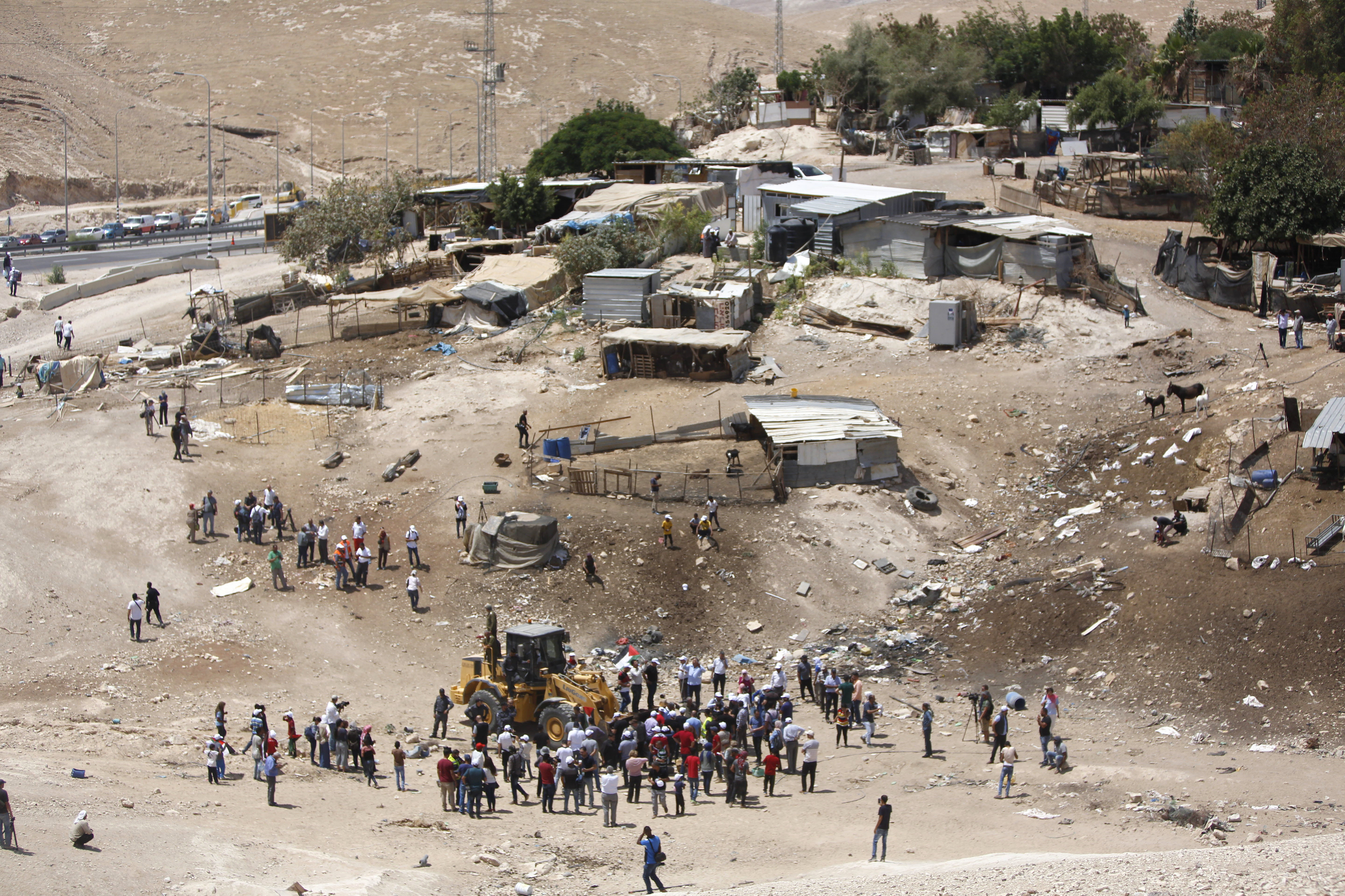 Izrael október elején kitelepíti a lebontásra ítélt beduin falu lakóit