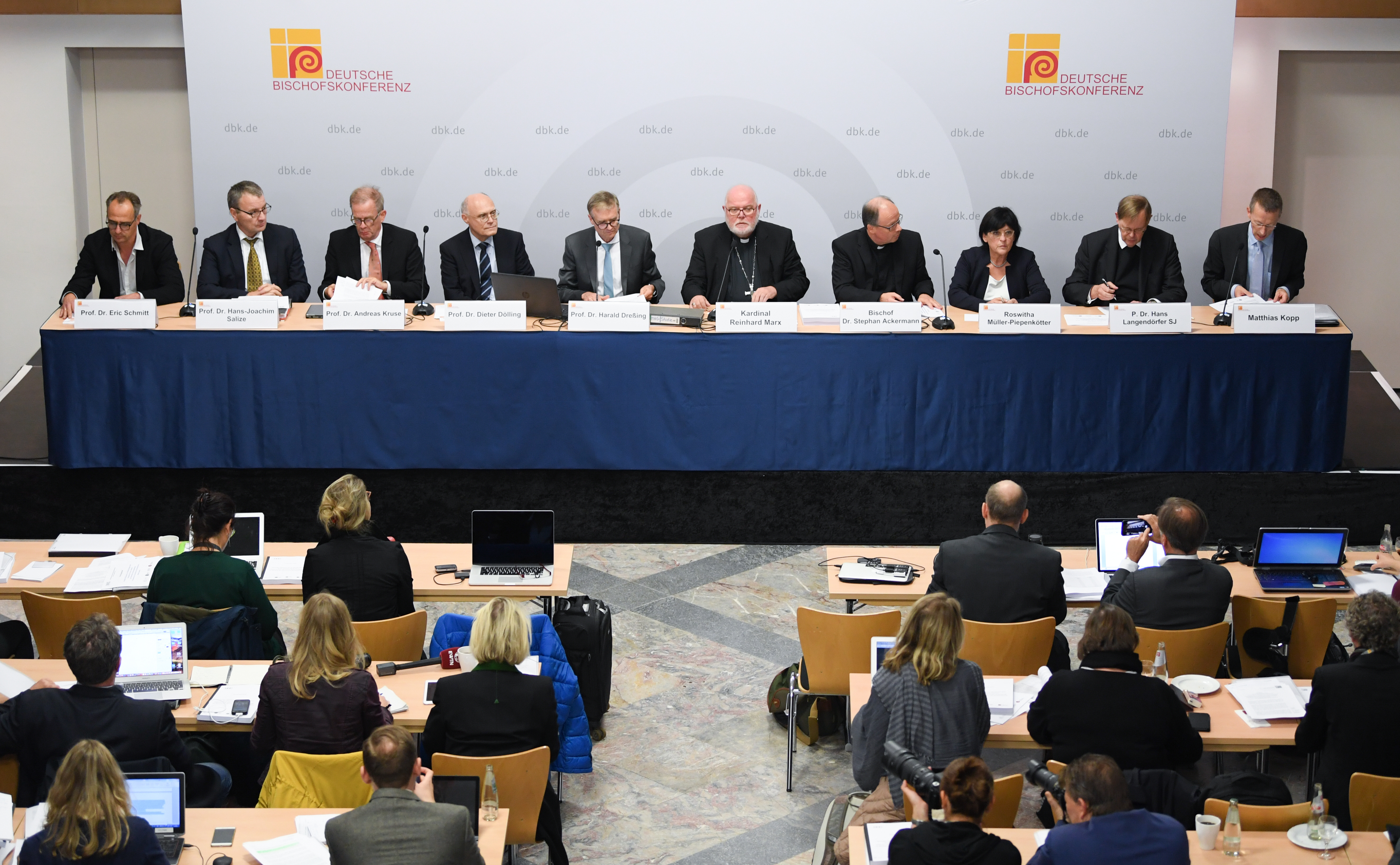 3677 szexuális erőszakot ismert el a német püspöki konferencia