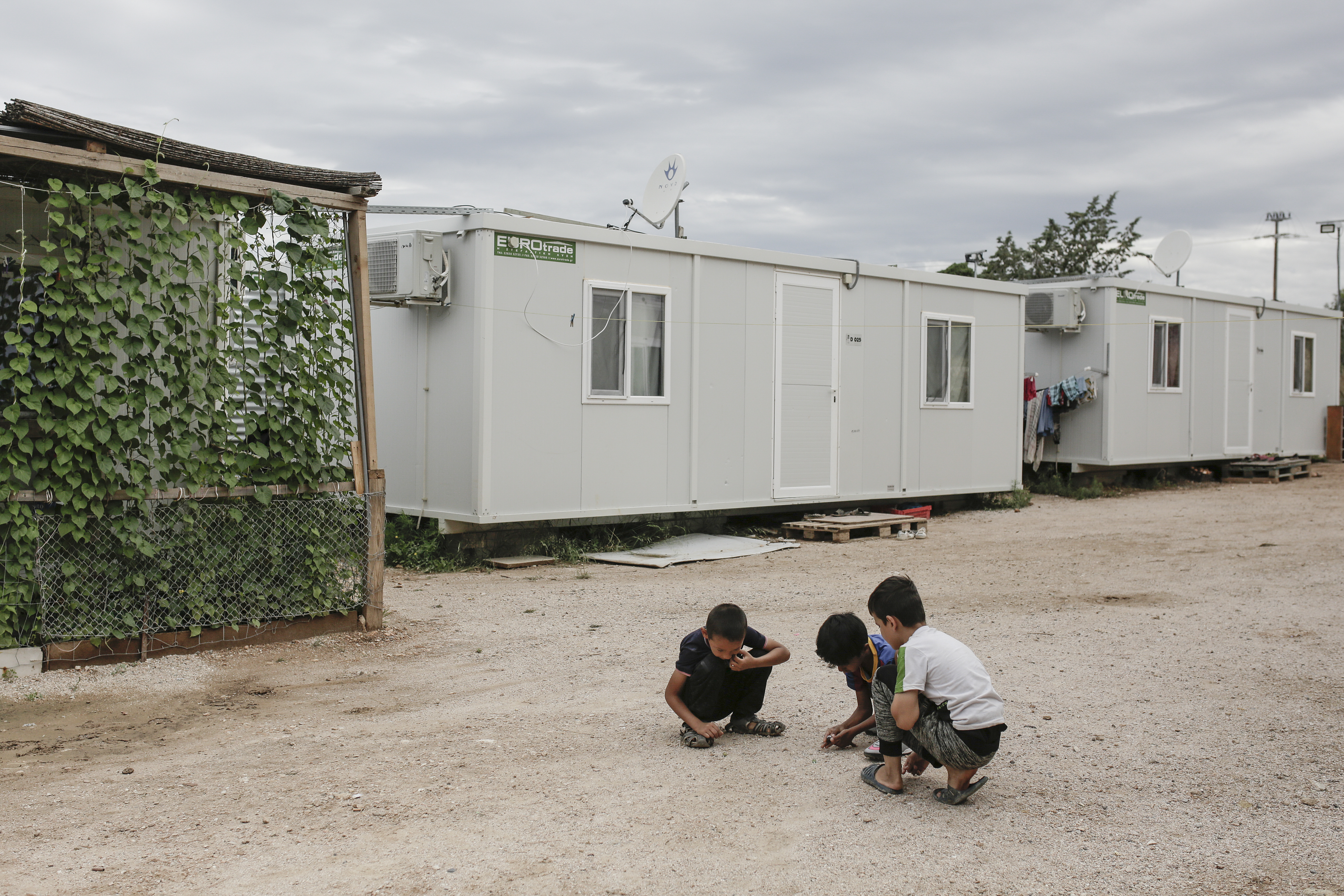Az OLAF vizsgálja, hogy miért a görög miniszter ismerőseinél landoltak a menekülttáborokra adott uniós pénzek
