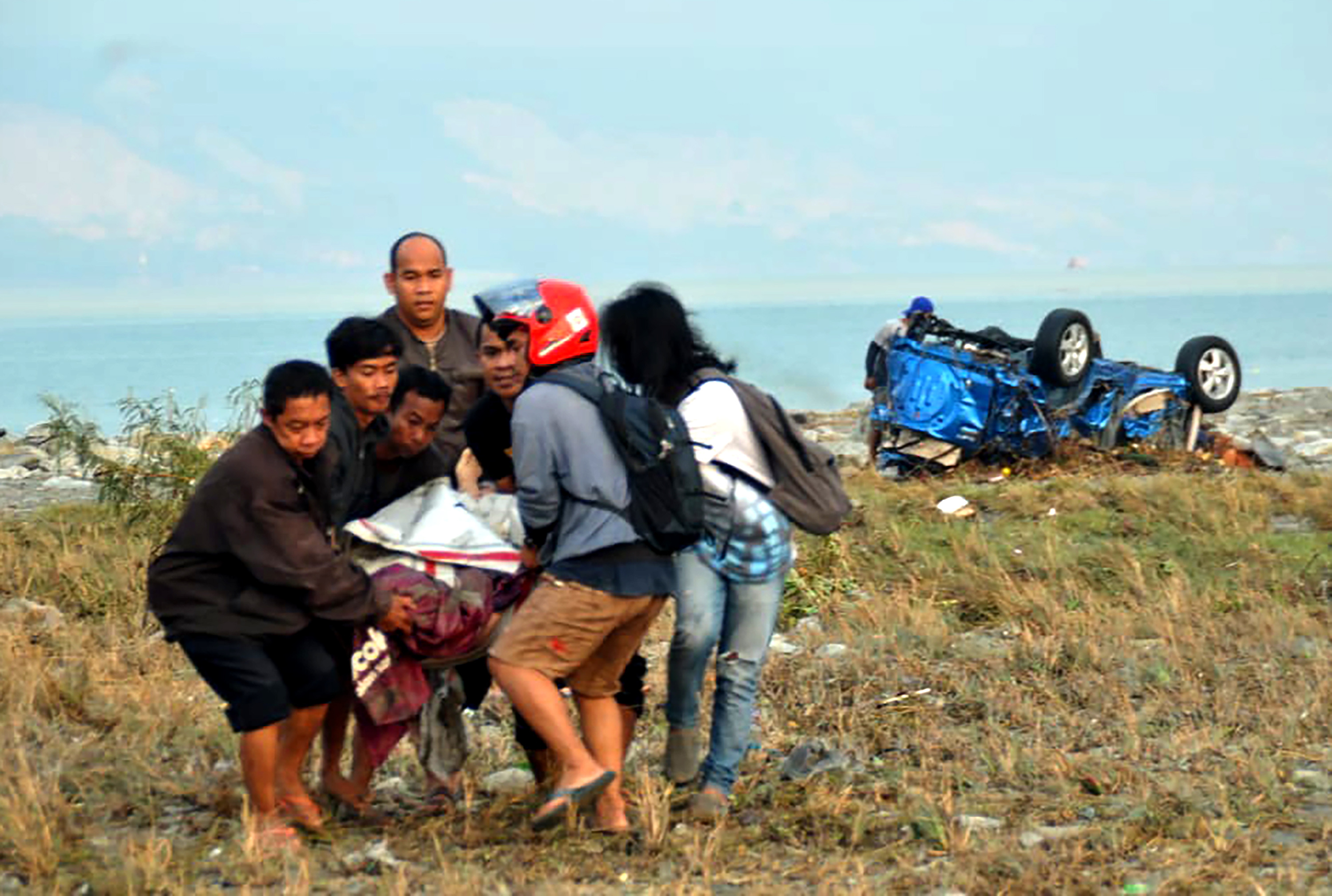 Több száz ember meghalt és sokan eltűntek az indonéziai földrengésben 