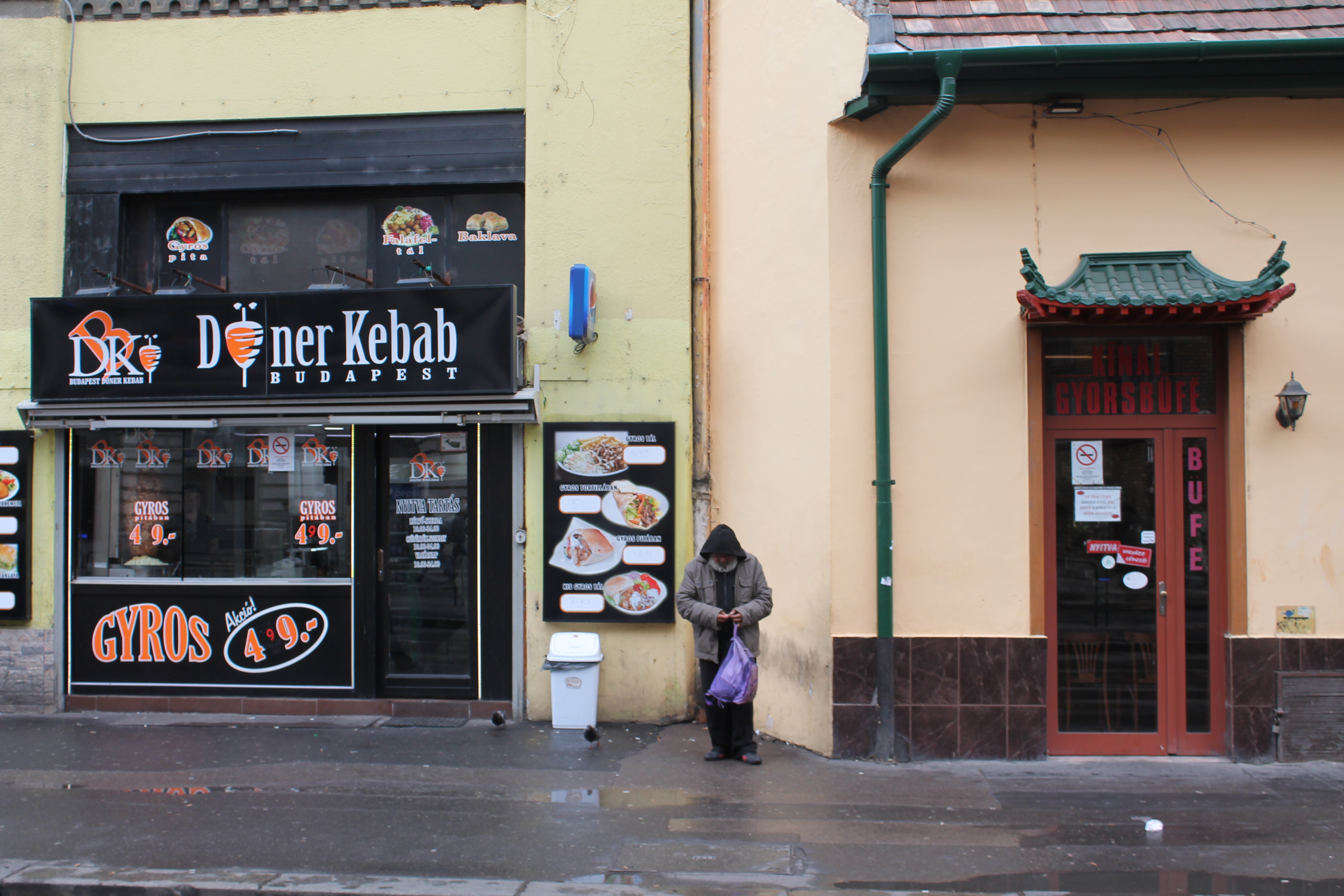 Nigériai fodrászat, pakisztáni étterem, török közért, albán pék - Séta a legszínesebb magyar utcában