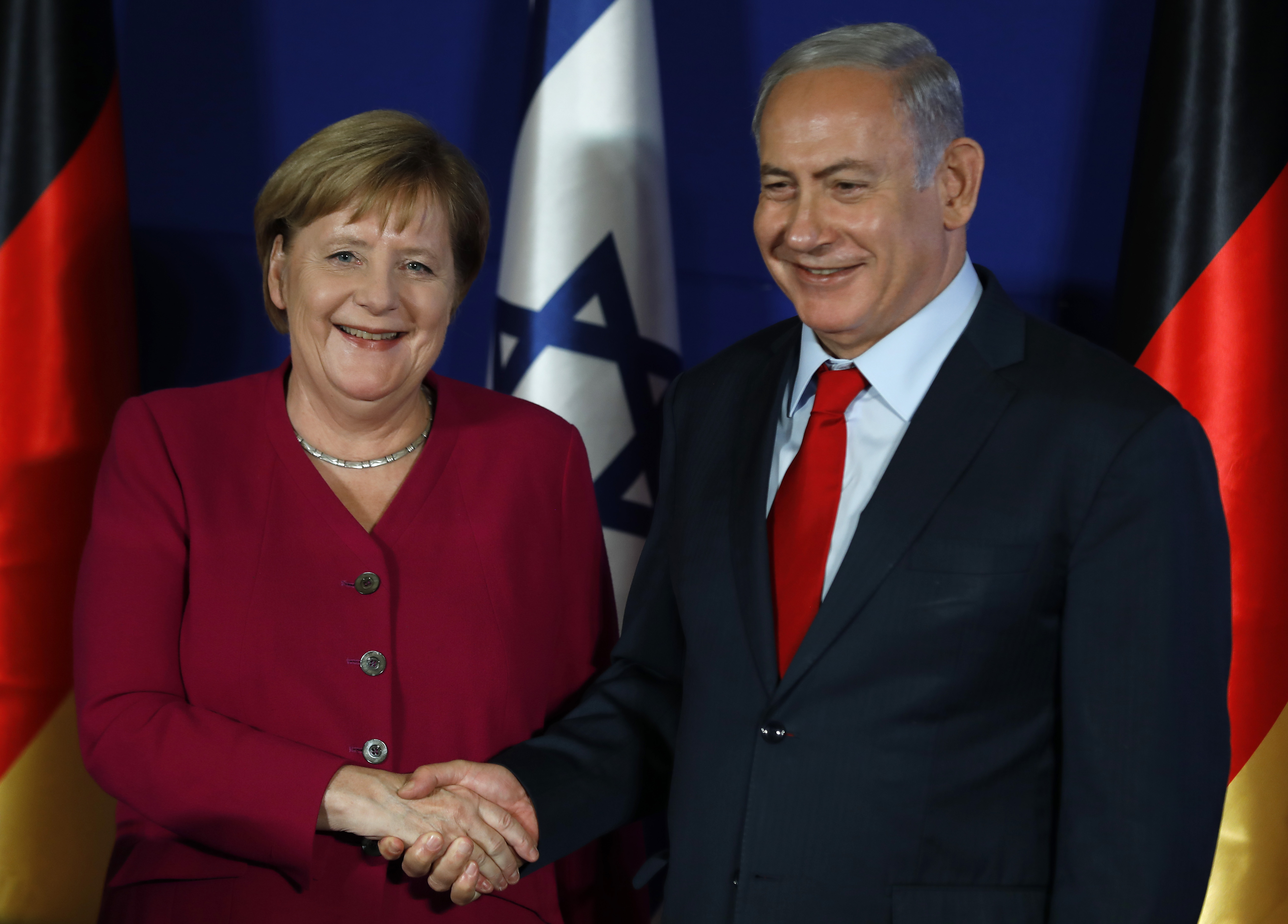 Merkel szerint Izrael mellett egy palesztin államot is létre kellene hozni