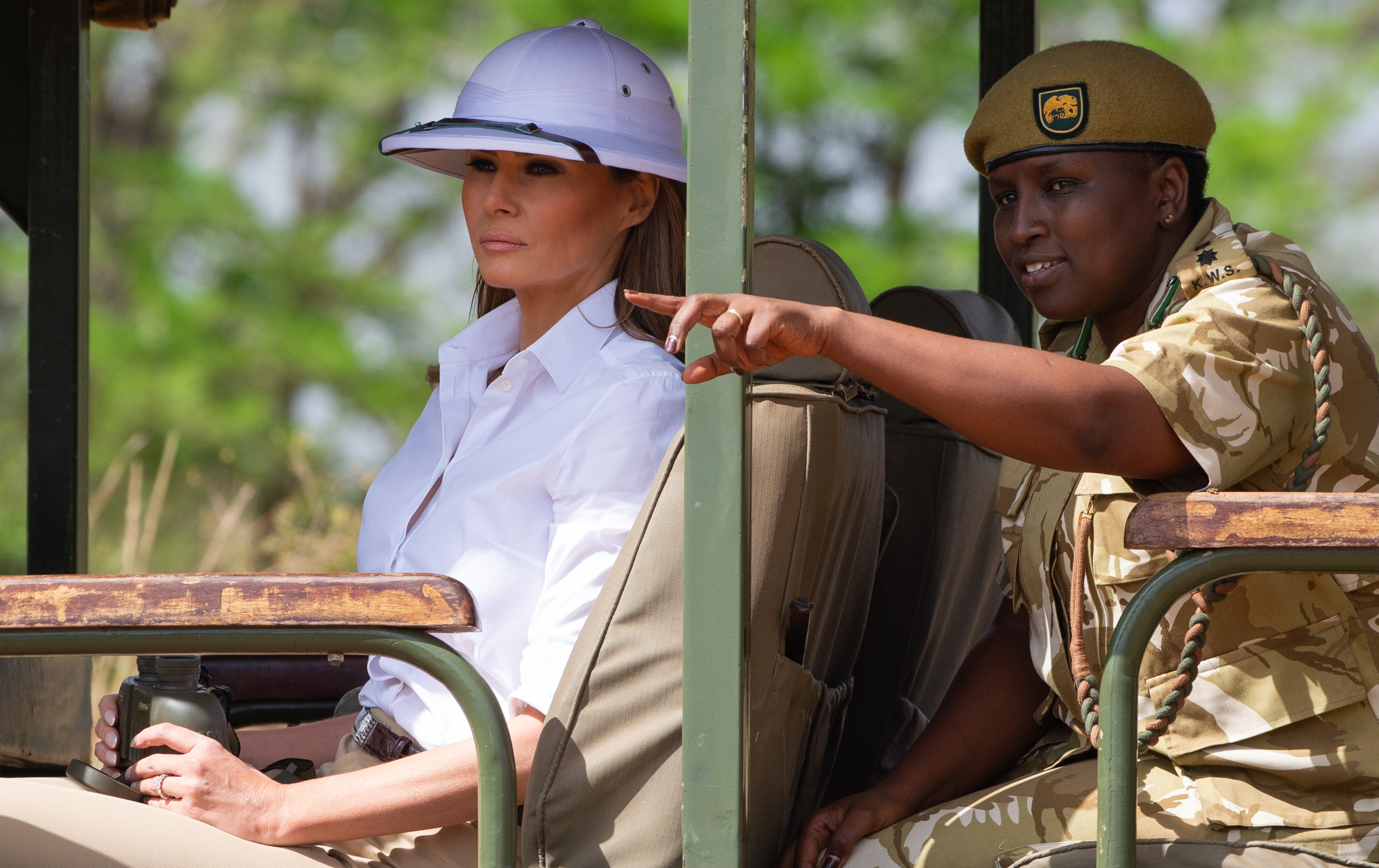 Botrány lett abból, hogy Melania Trump gyarmatosítónak öltözve szafarizott Kenyában