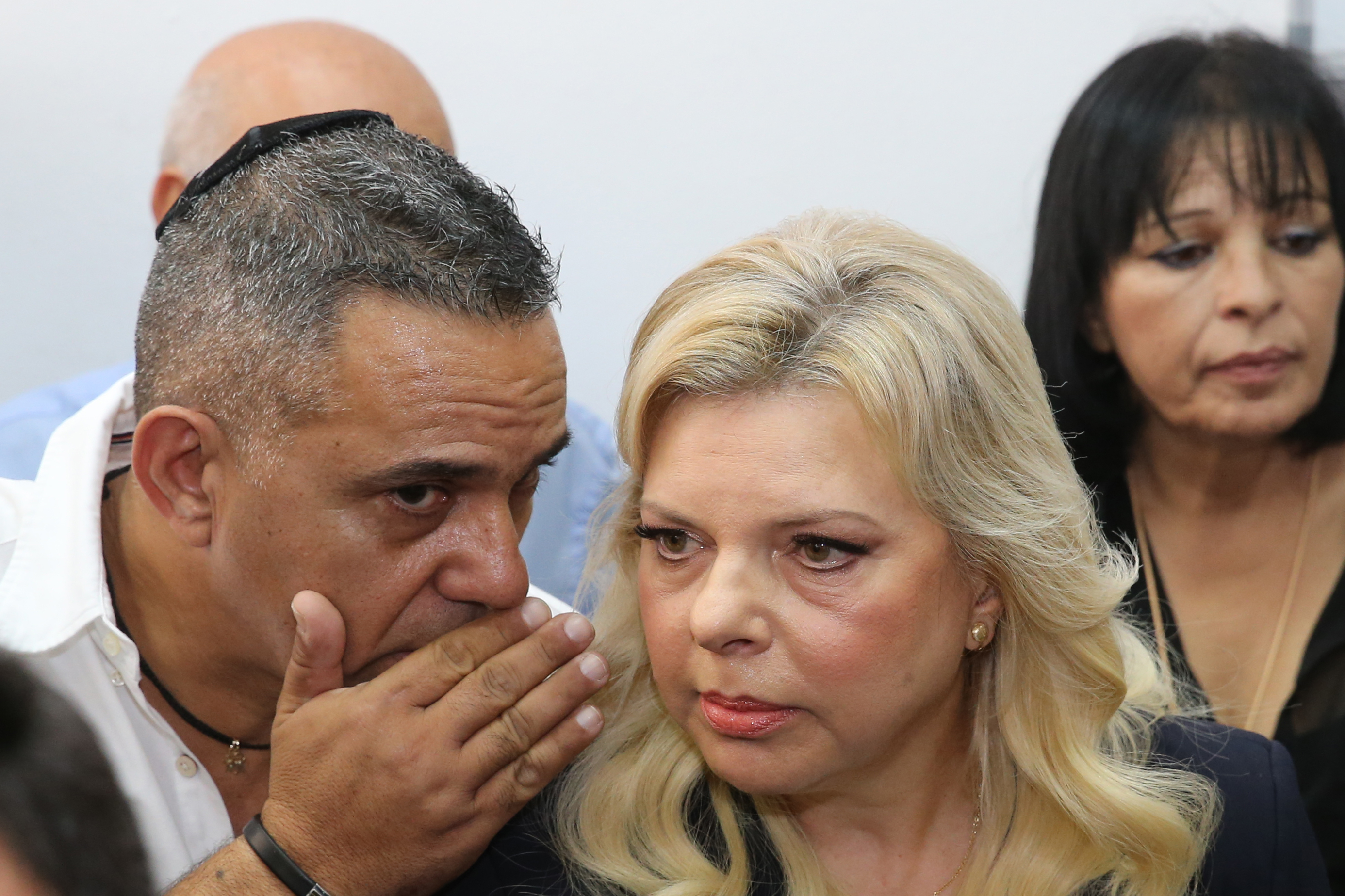 Elkezdődött a csalással vádolt Sara Netanjahu, az izraeli miniszterelnök feleségének pere
