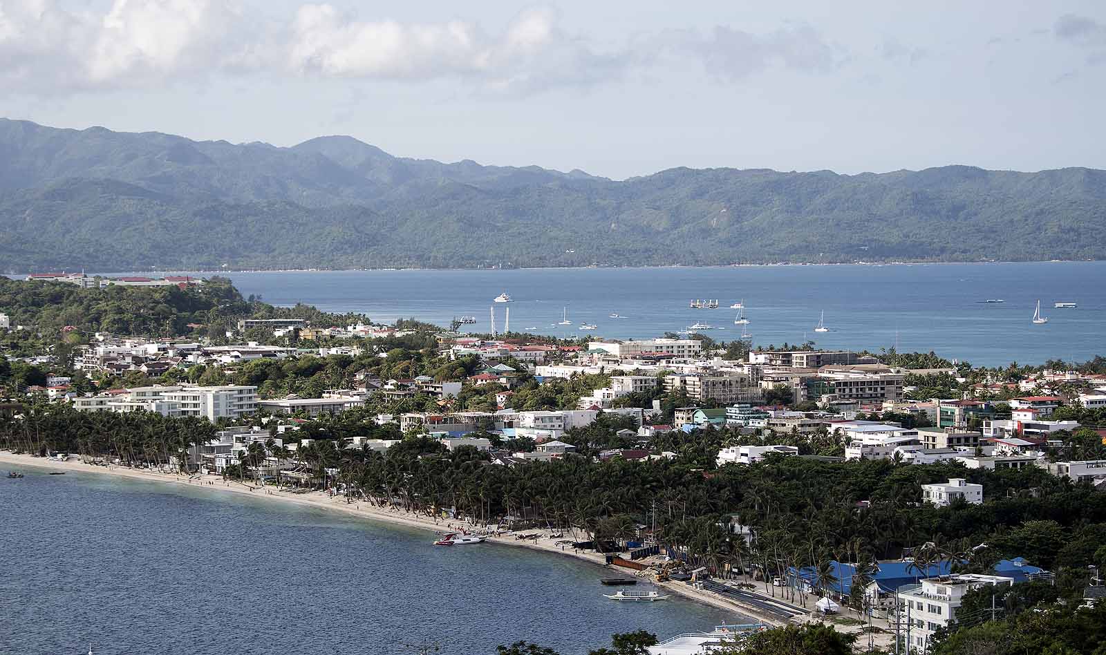 Újranyitják az egyik leghíresebb strandot a Fülöp-szigeteken, de betiltják a bulizást