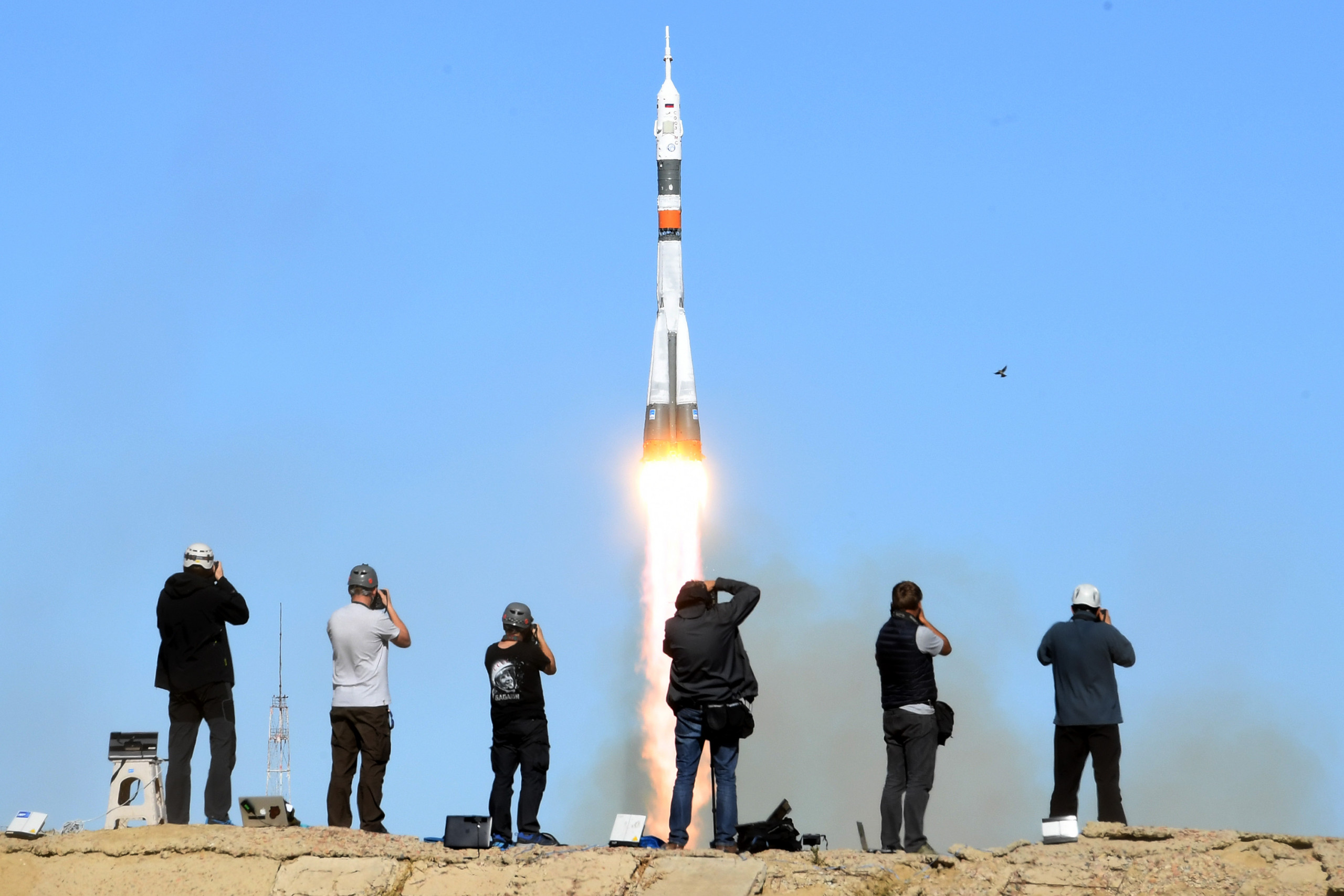 Почему отменили запуск ракеты сегодня. Soyuz Rocket. Взлет ракеты с Байконура. Запуск космической ракеты. Ракета в полете.
