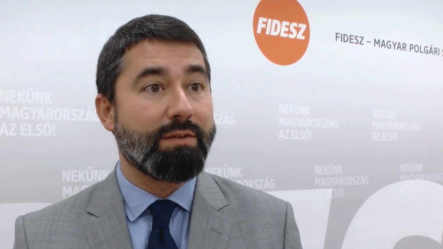 A Fidesz szerint üldözi Gruevszkit a Soros György befolyása alatt álló macedón kormány