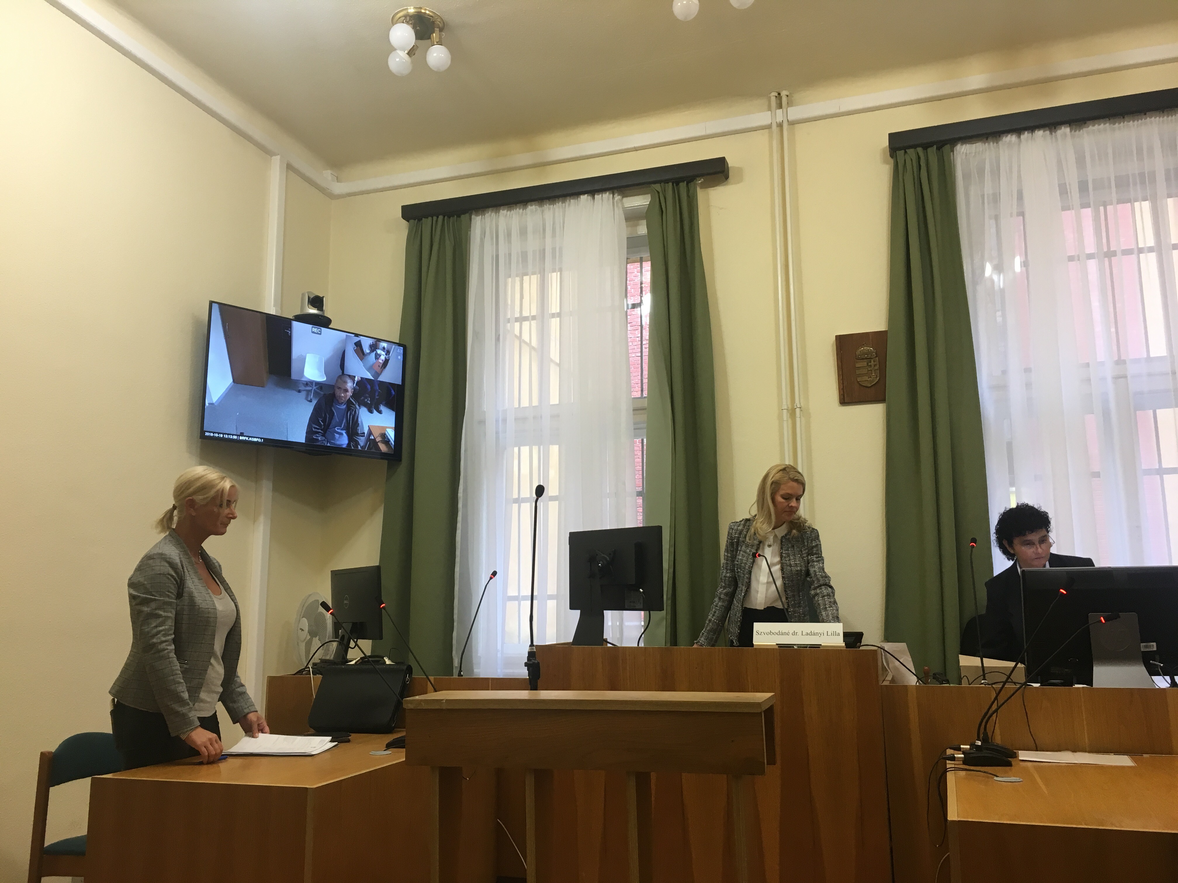A Kaposvári Járásbíróság szerint az Alaptörvénybe ütközik az új hajléktalanellenes törvény