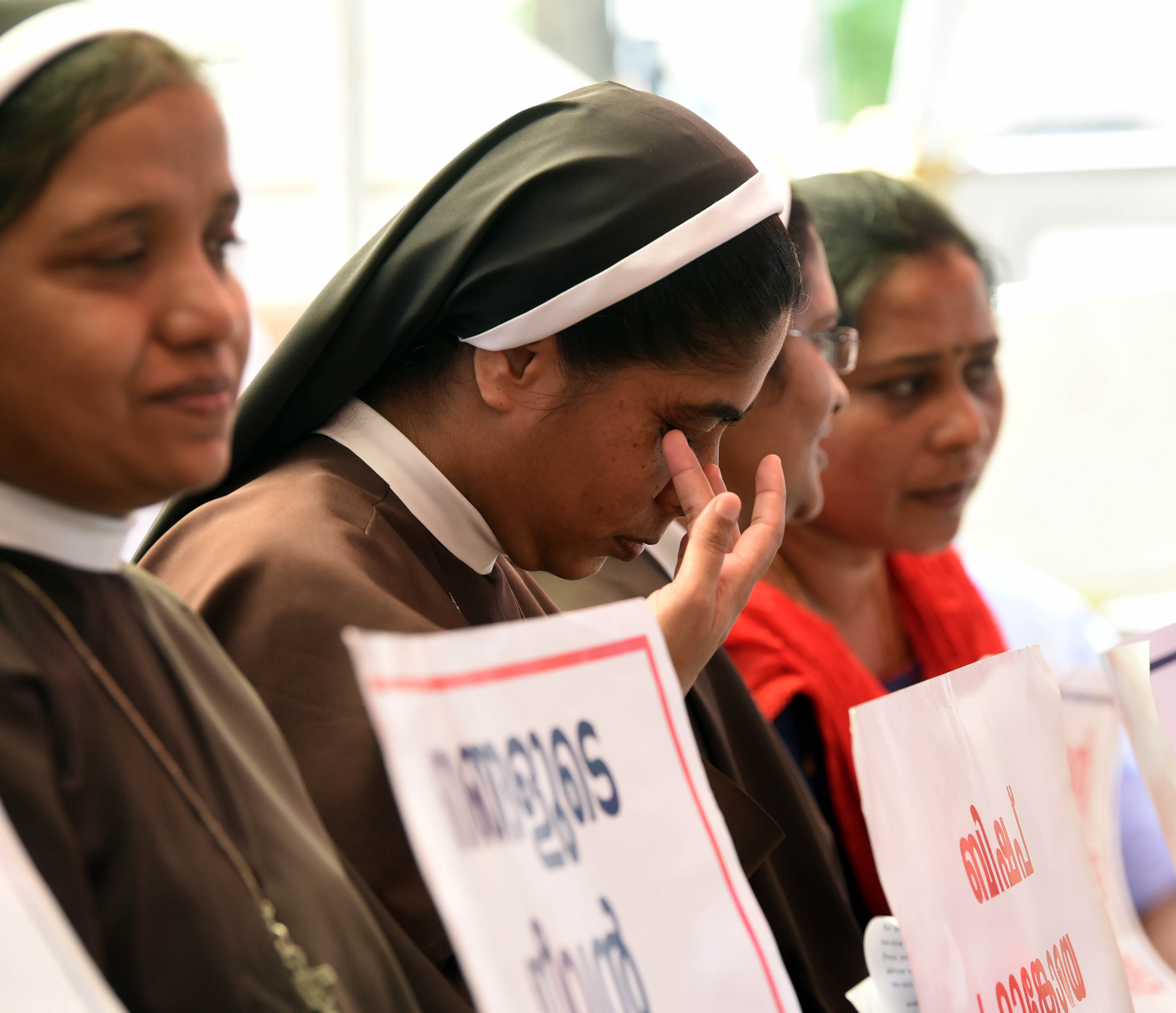 Váratlanul meghalt az a pap, aki tanúskodott volna az apácával erőszakoskodó indiai püspök ügyében