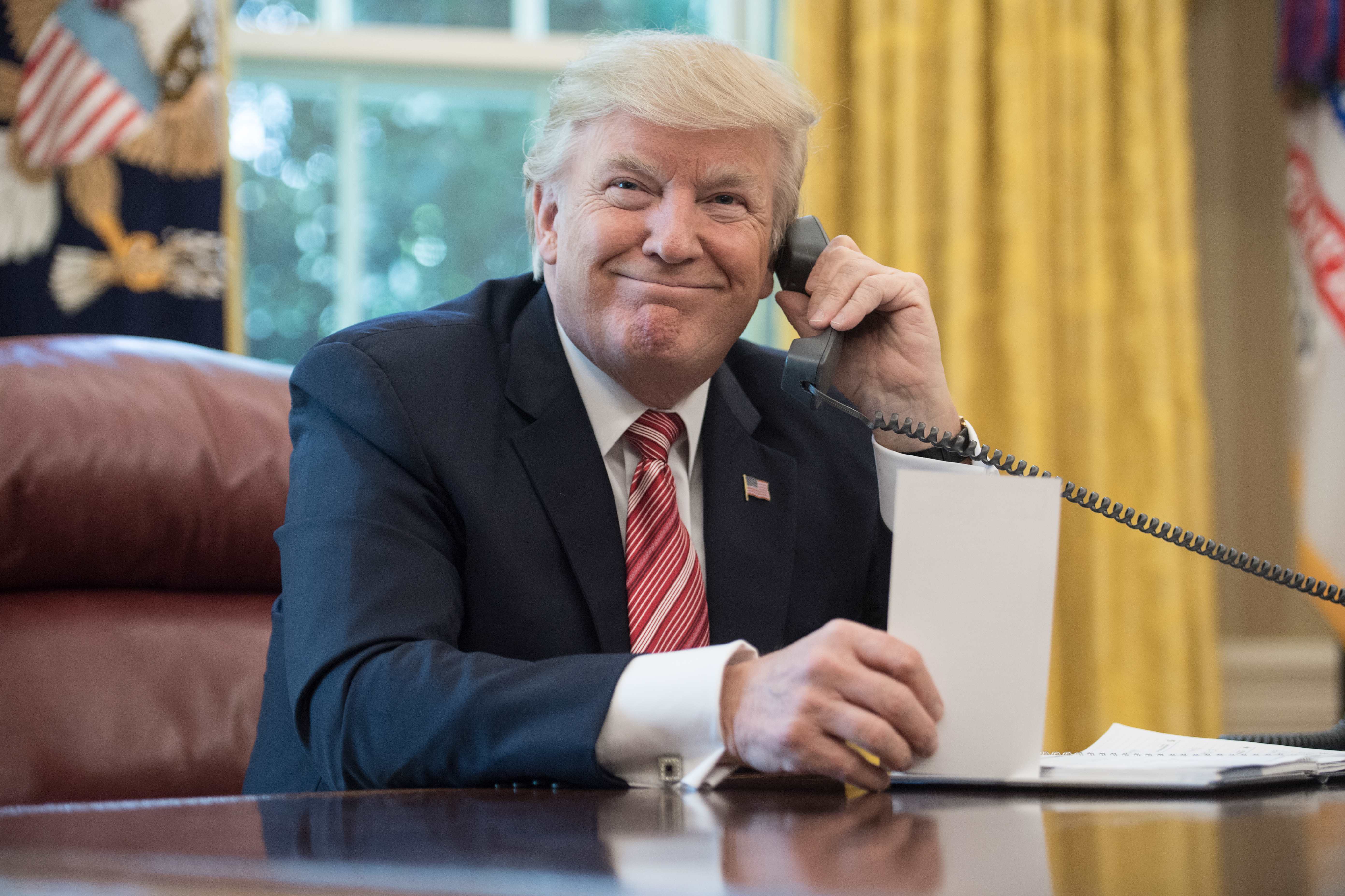 A kínaiak és az oroszok is lehallgatják Trump mobiltelefonját 